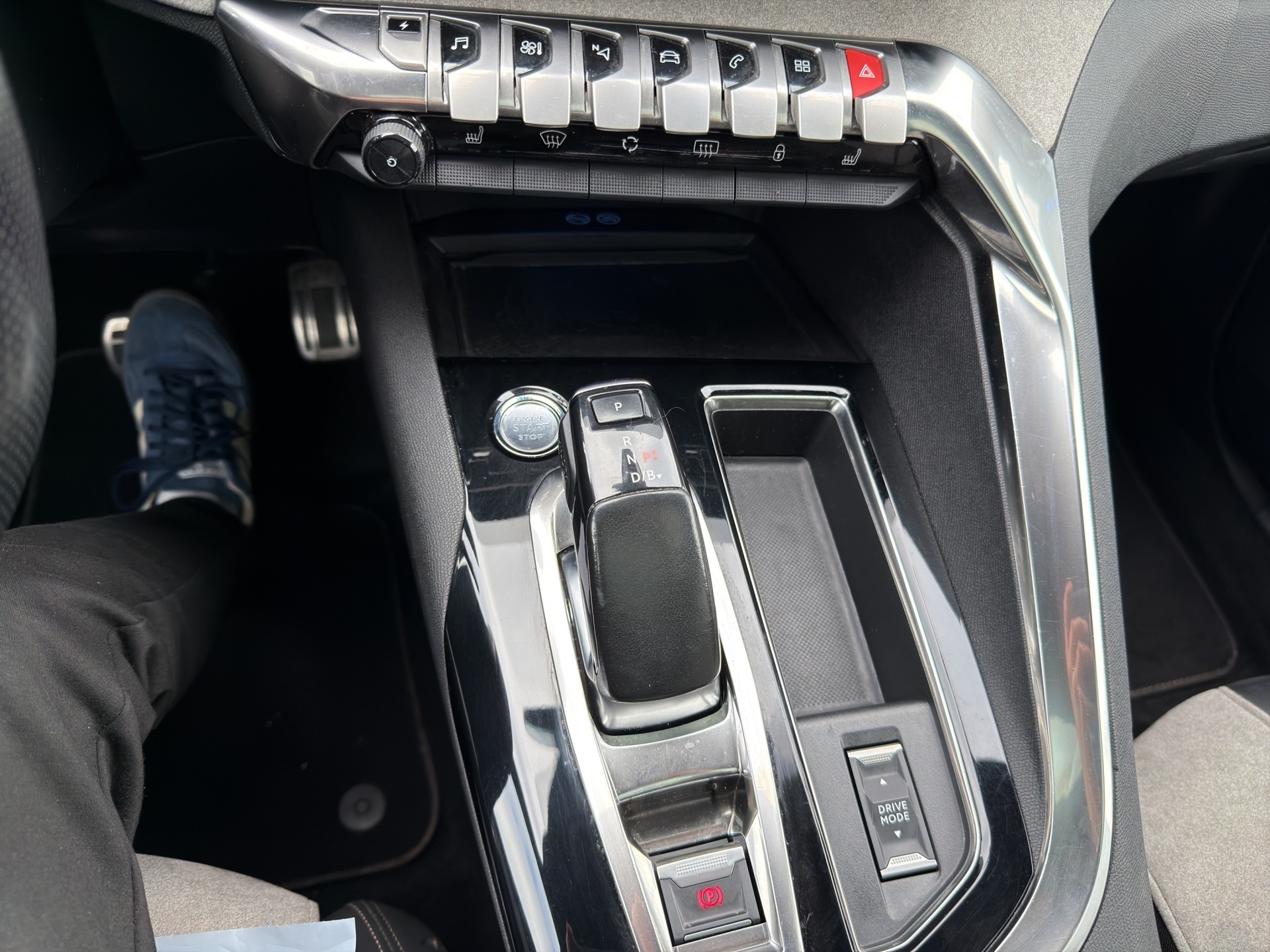PEUGEOT 3008 1.6 PHEV GT Pack-image-10