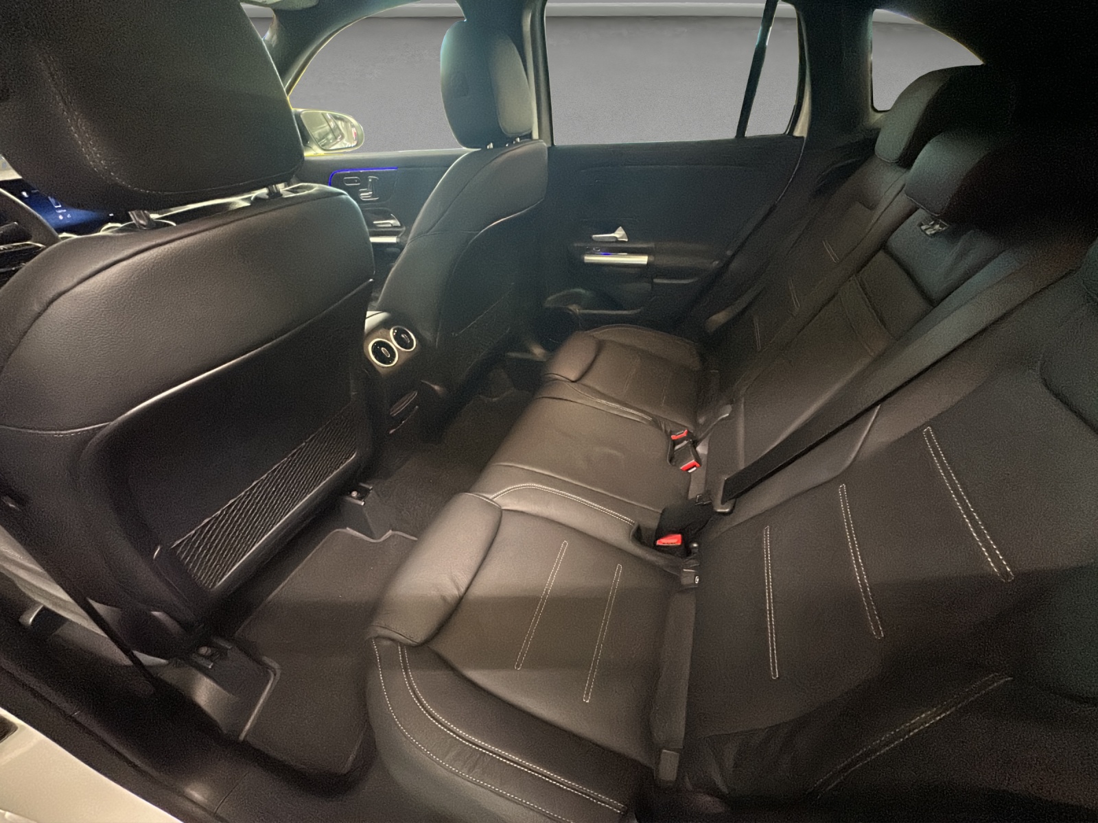 MERCEDES-BENZ GLA 200 Night Star 7G-DCT-image-10