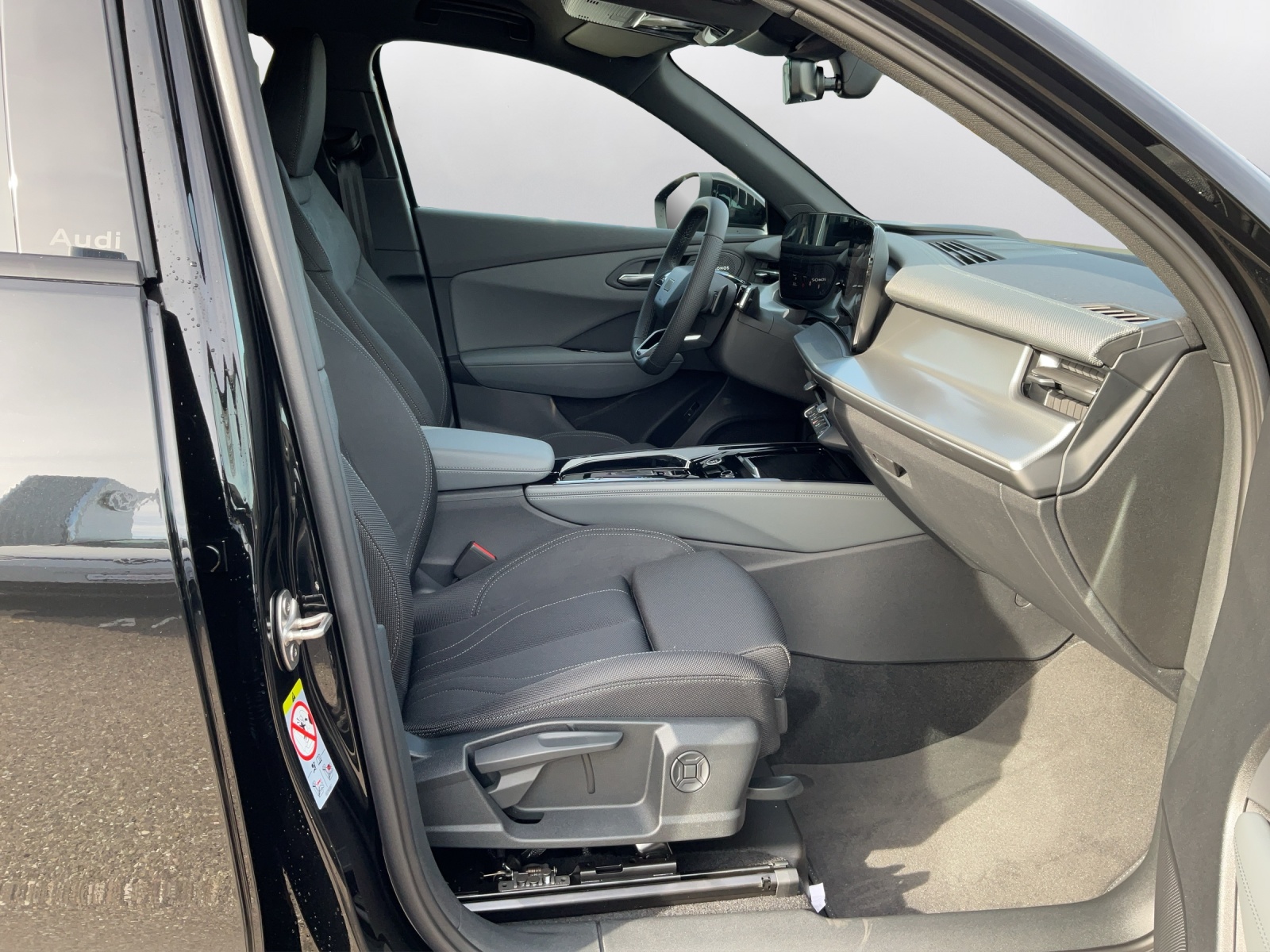 AUDI Q3 SUV 110 kW TFSI S tronic-image-13