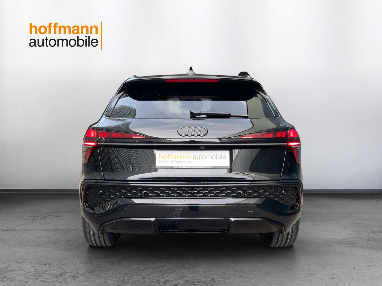 AUDI Q3 SUV 110 kW TFSI S tronic-image-4