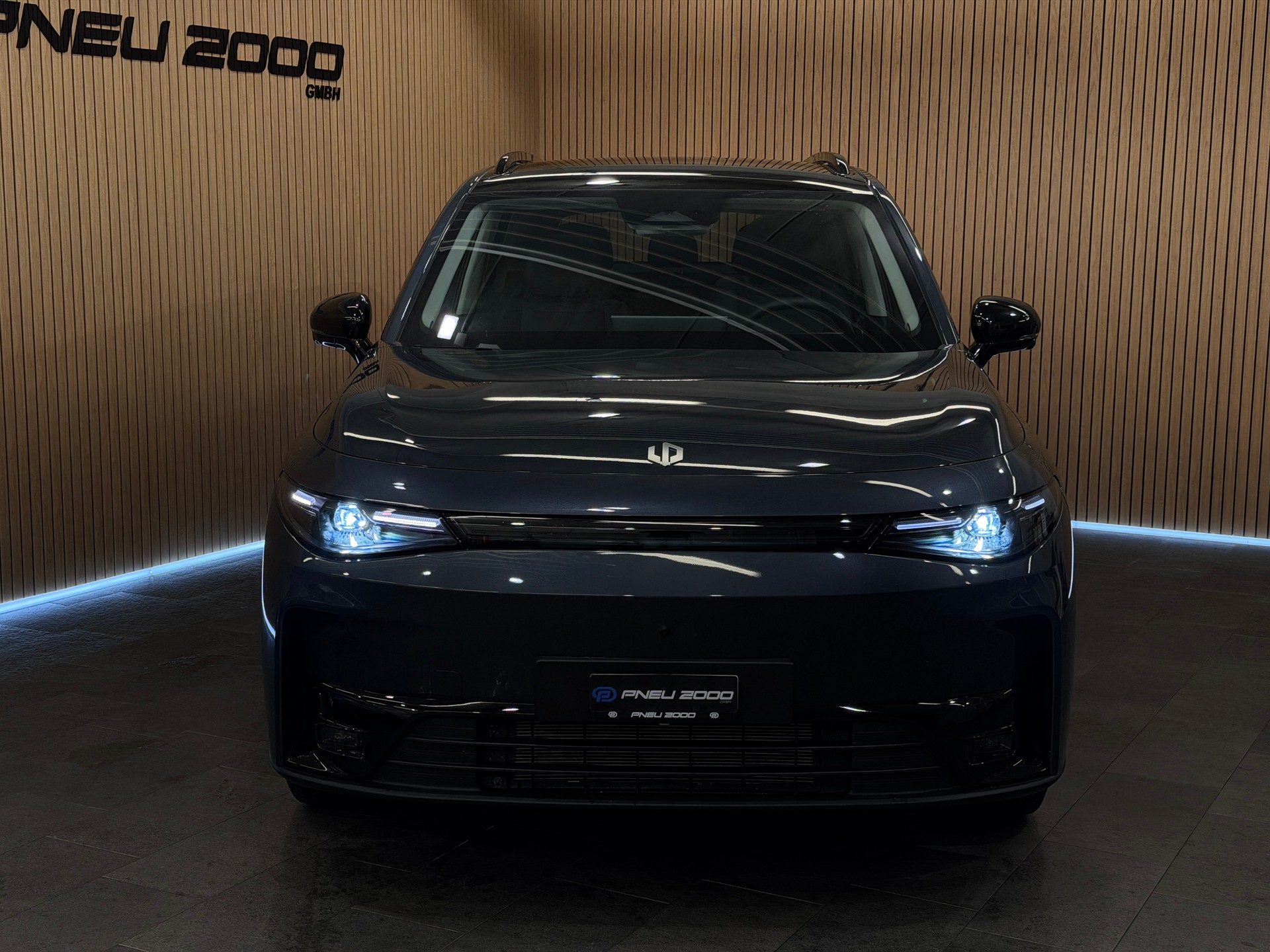 LEAPMOTOR C10 REEV 28kWh Design *Canopygrey*-showroom-element-1