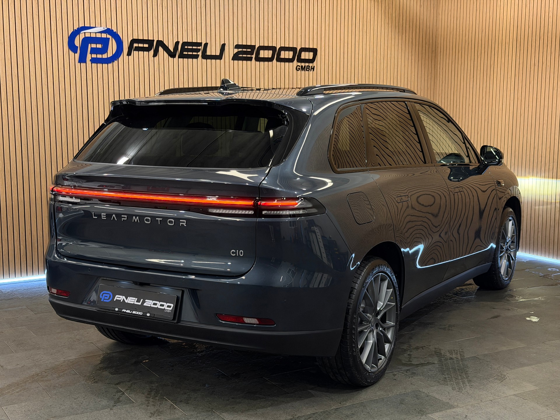 LEAPMOTOR C10 REEV 28kWh Design *Canopygrey*-showroom-element-3