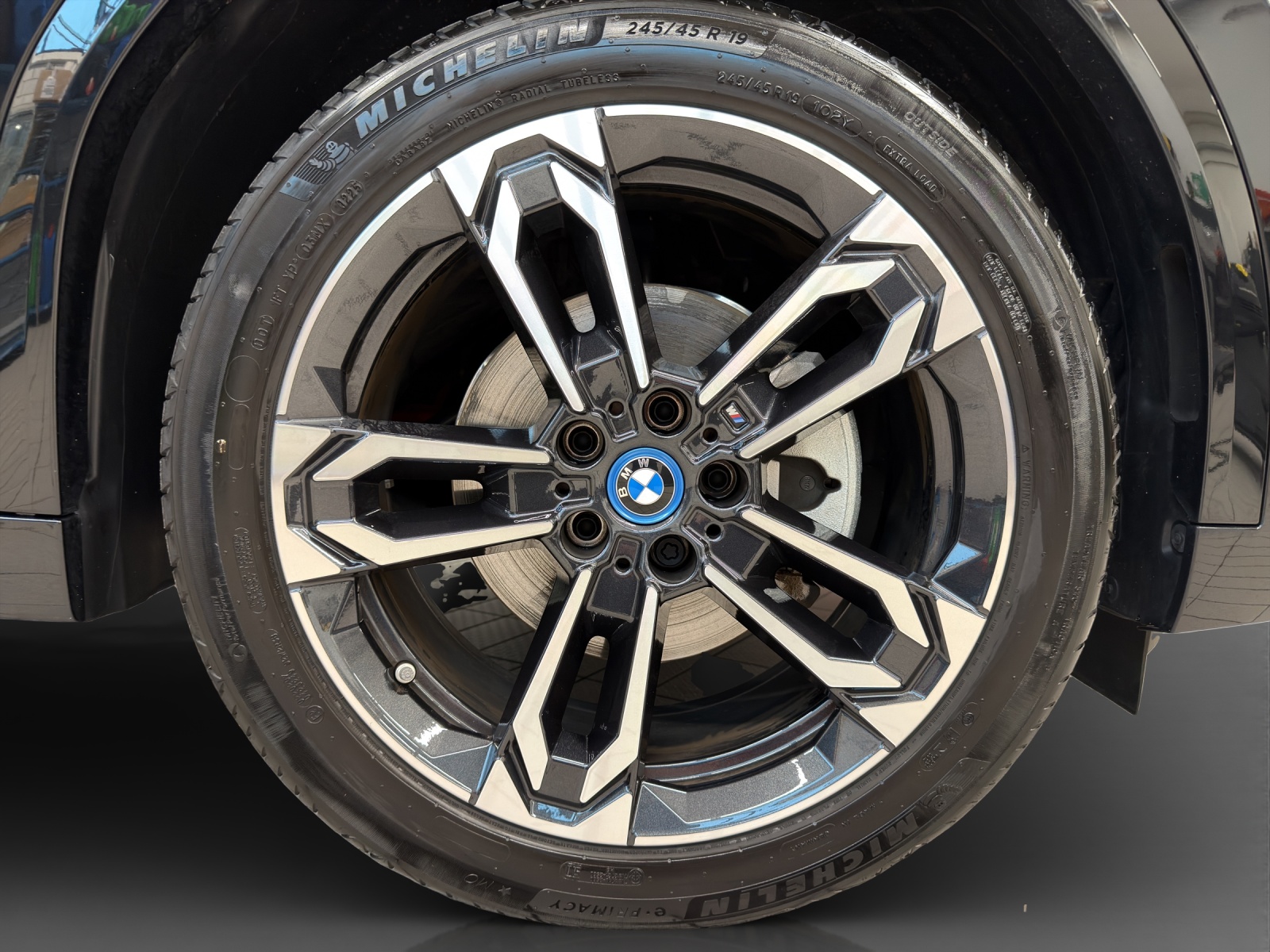 BMW iX2 eDrive 20 M Sport-image-8