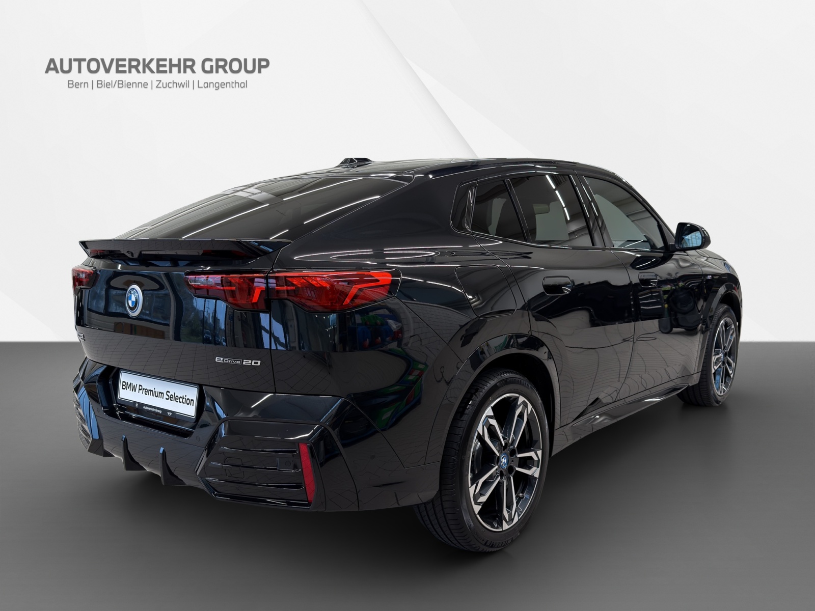 BMW iX2 eDrive 20 M Sport-image-5