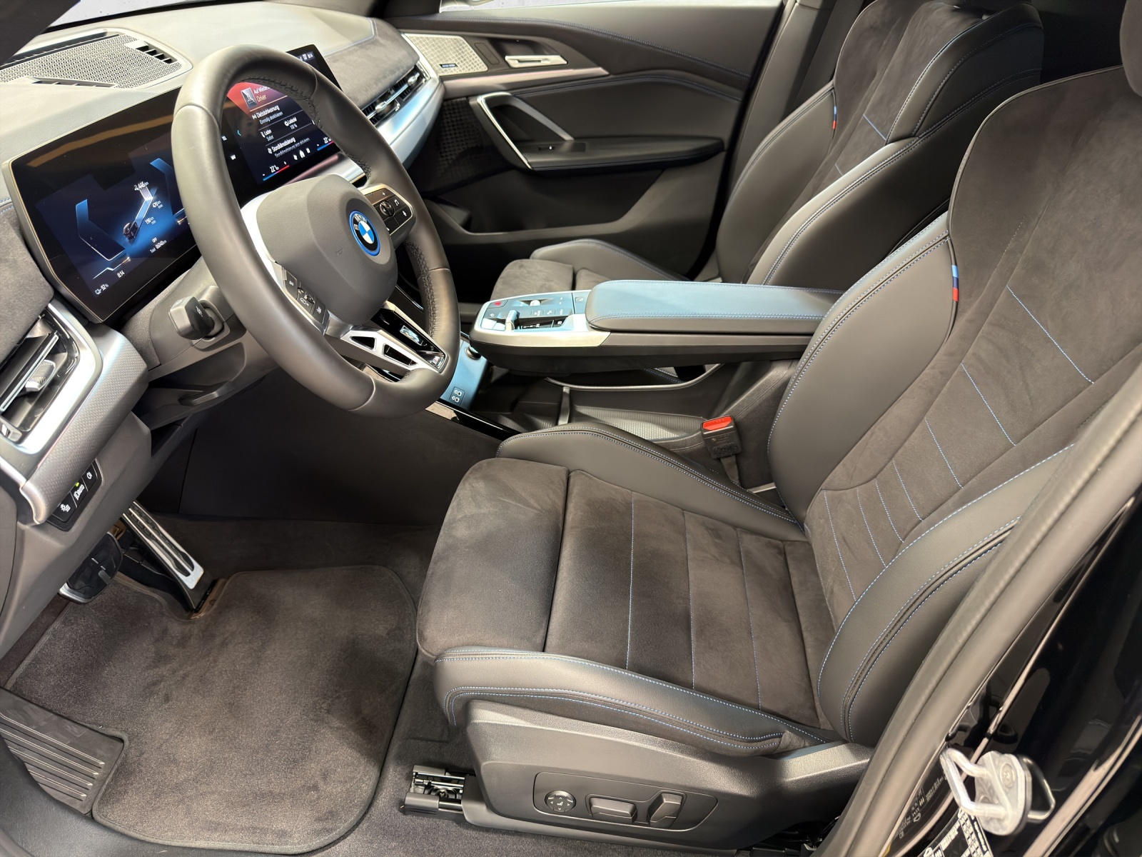 BMW iX2 eDrive 20 M Sport-image-9