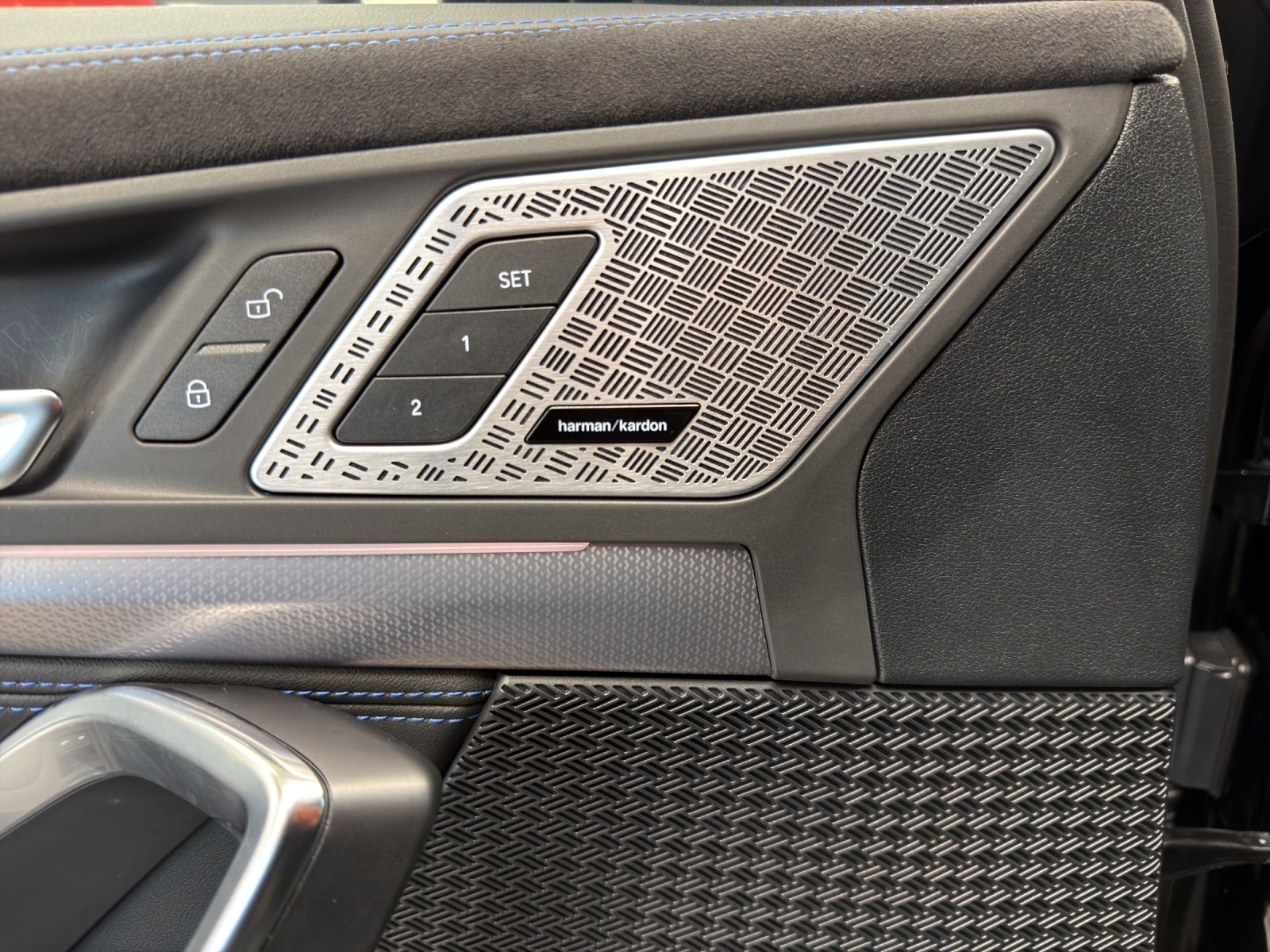 BMW iX2 eDrive 20 M Sport-image-15