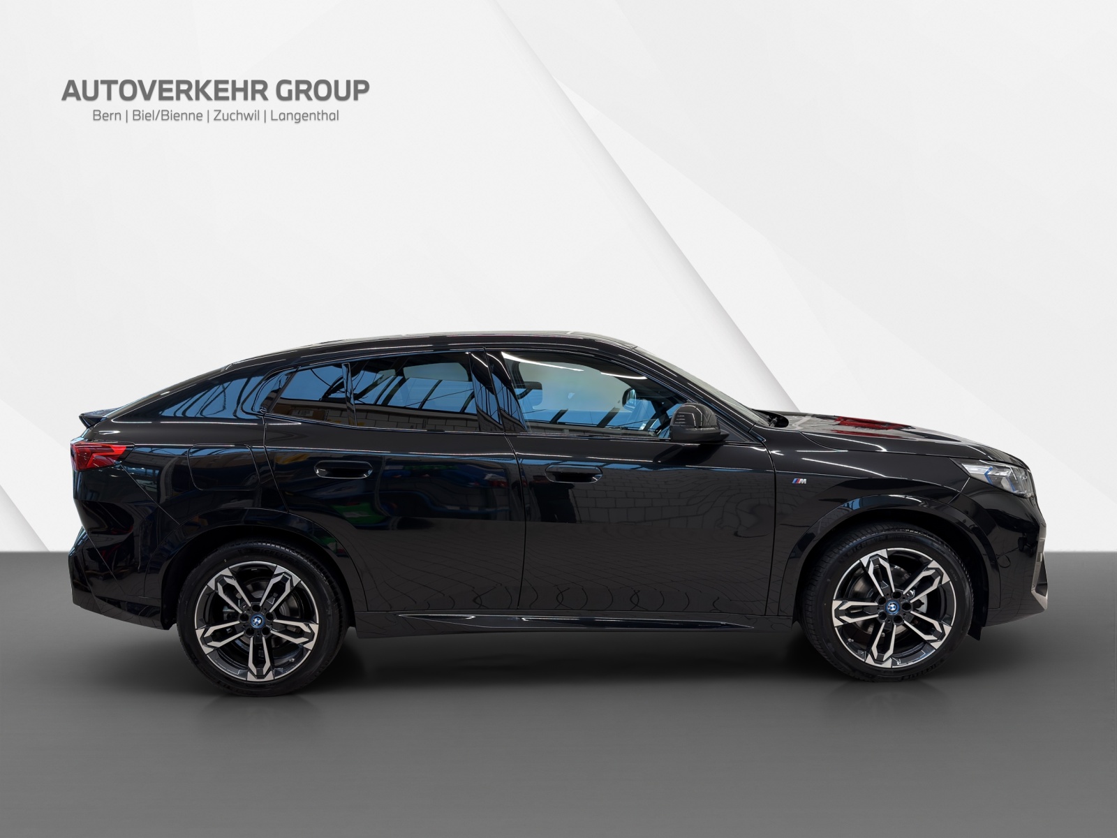 BMW iX2 eDrive 20 M Sport-image-6