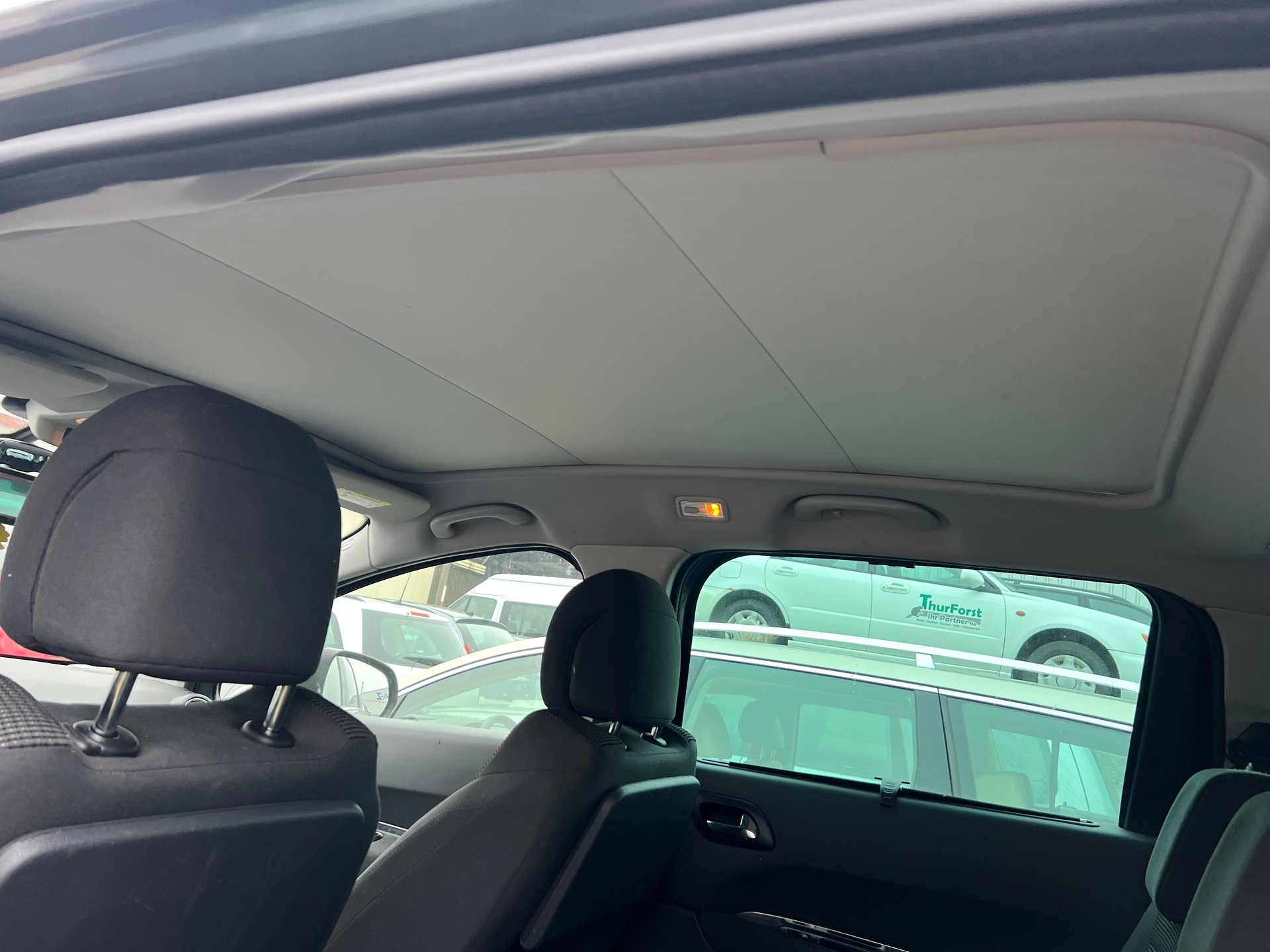 PEUGEOT 5008 1.6 16V T Swiss Edition-image-11