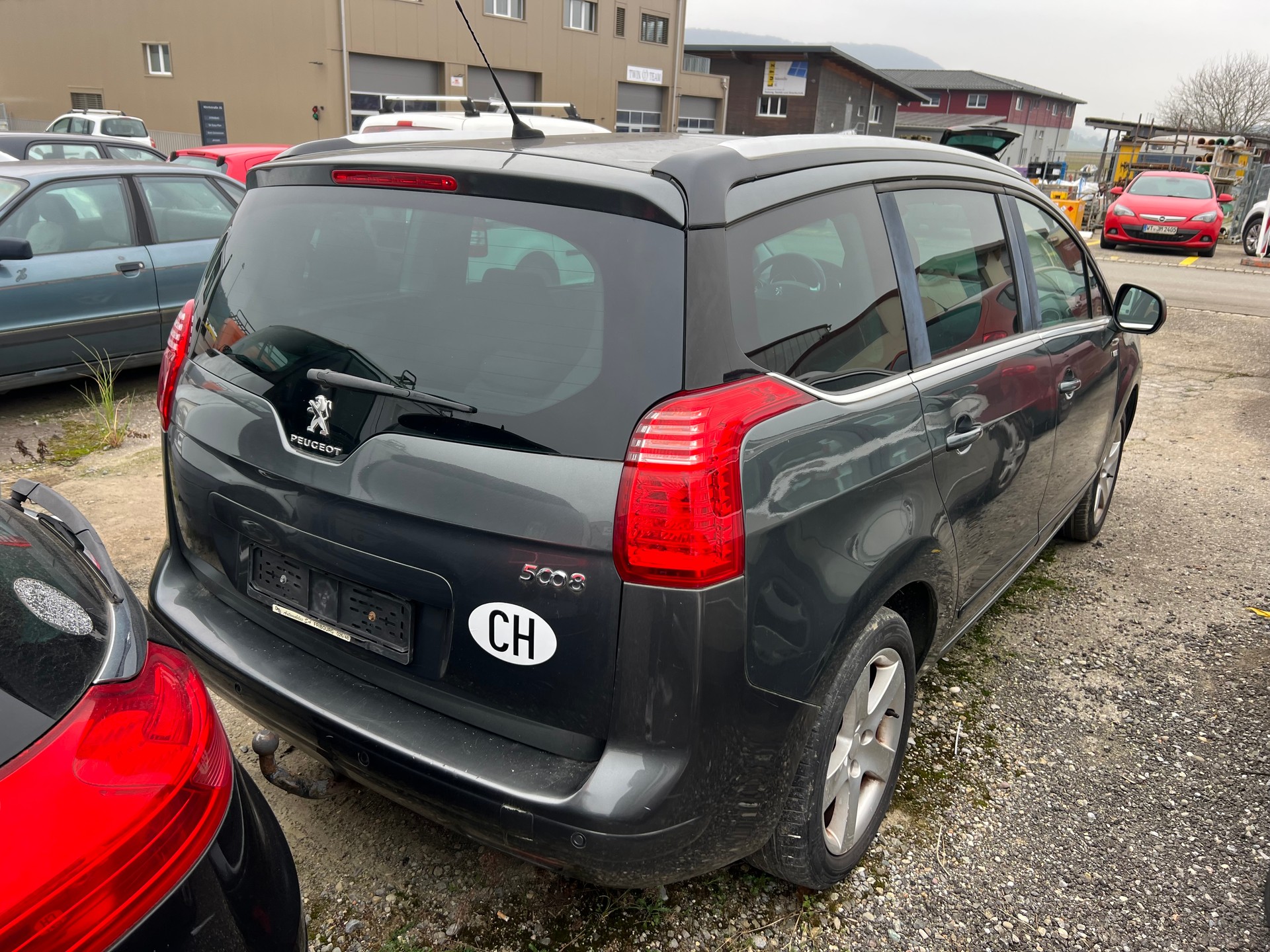 PEUGEOT 5008 1.6 16V T Swiss Edition-image-4
