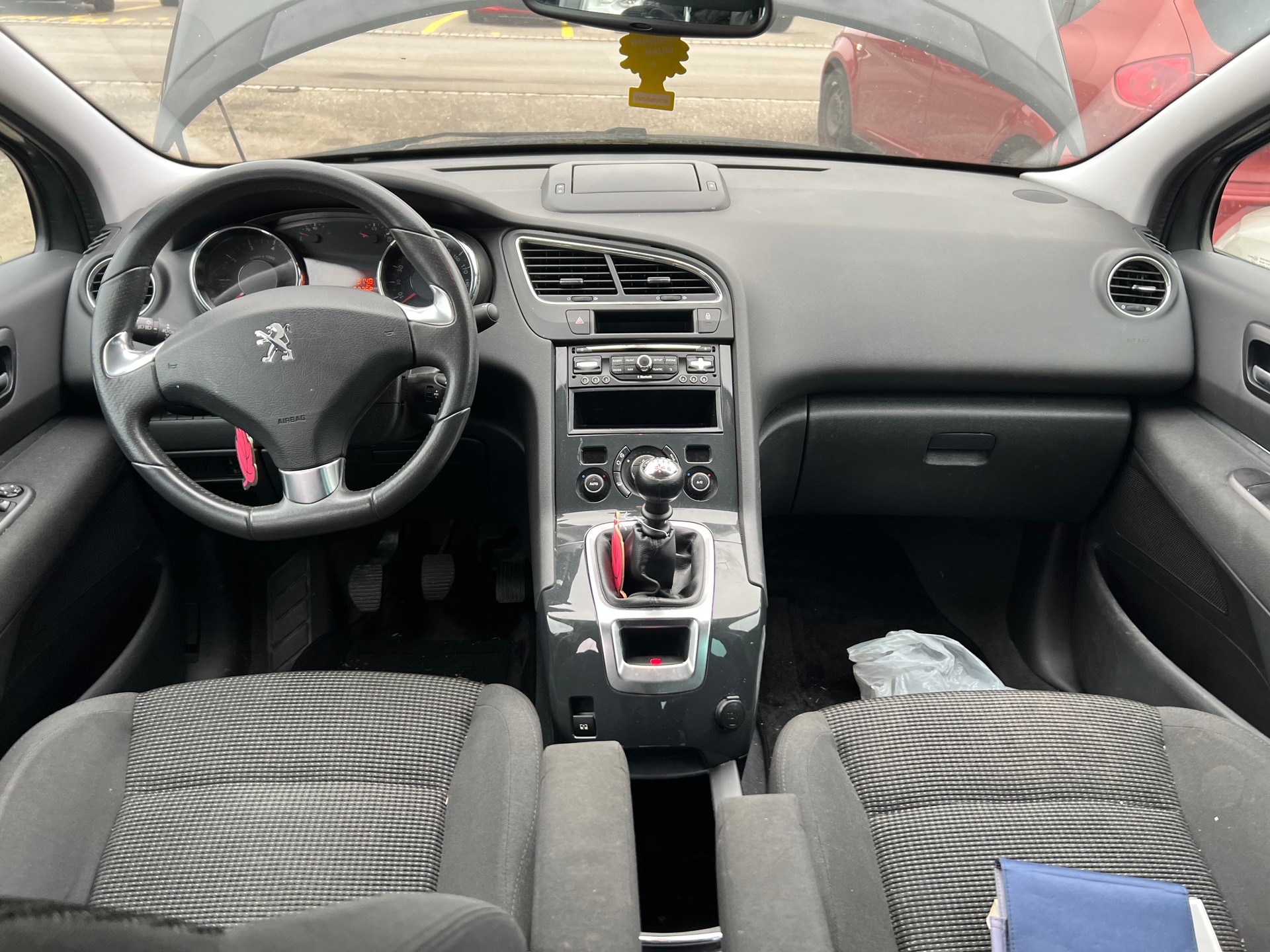 PEUGEOT 5008 1.6 16V T Swiss Edition-image-8