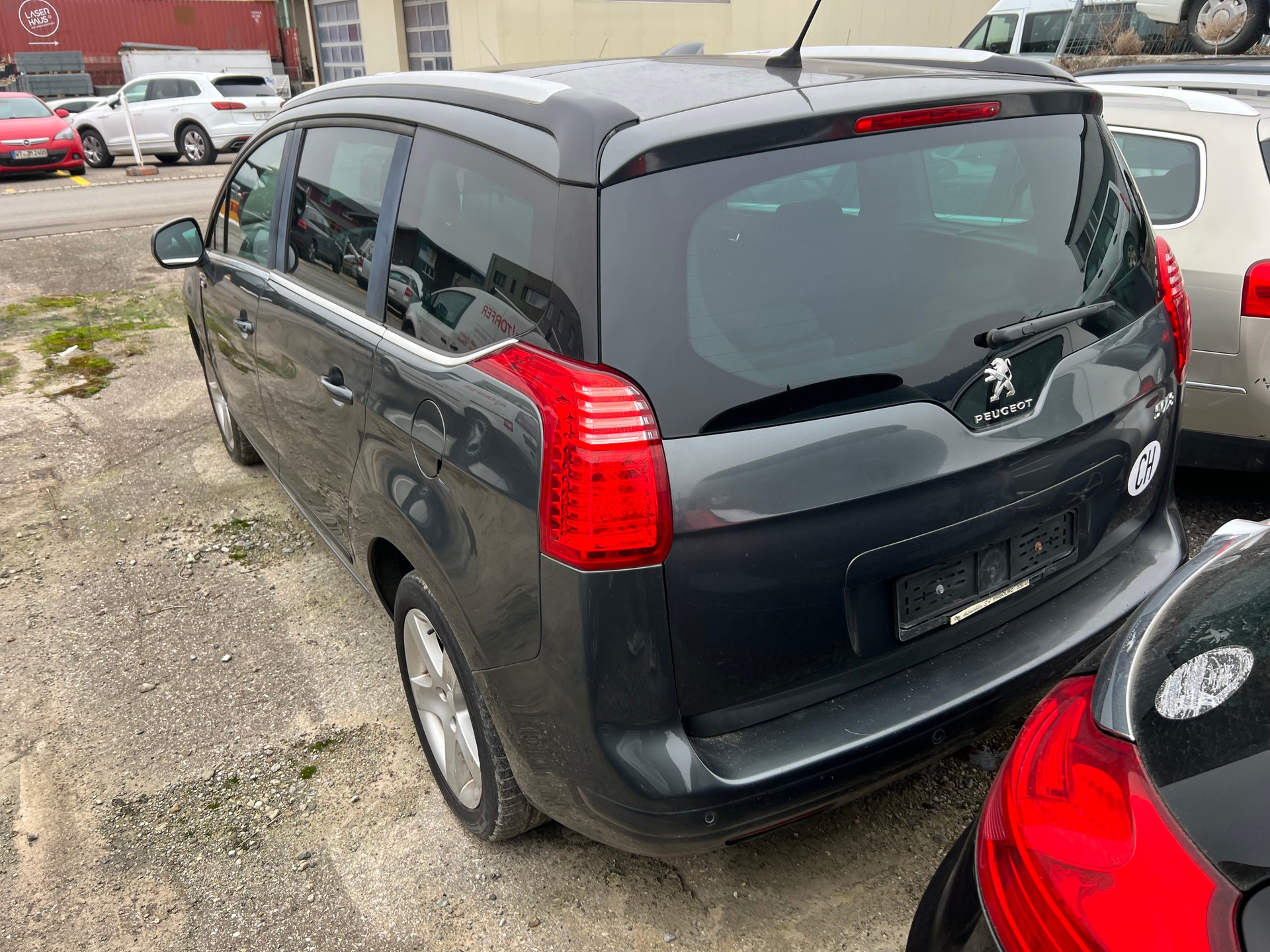 PEUGEOT 5008 1.6 16V T Swiss Edition-image-5