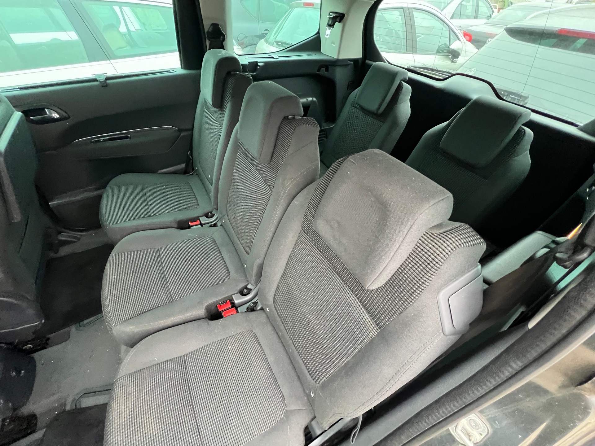 PEUGEOT 5008 1.6 16V T Swiss Edition-image-10