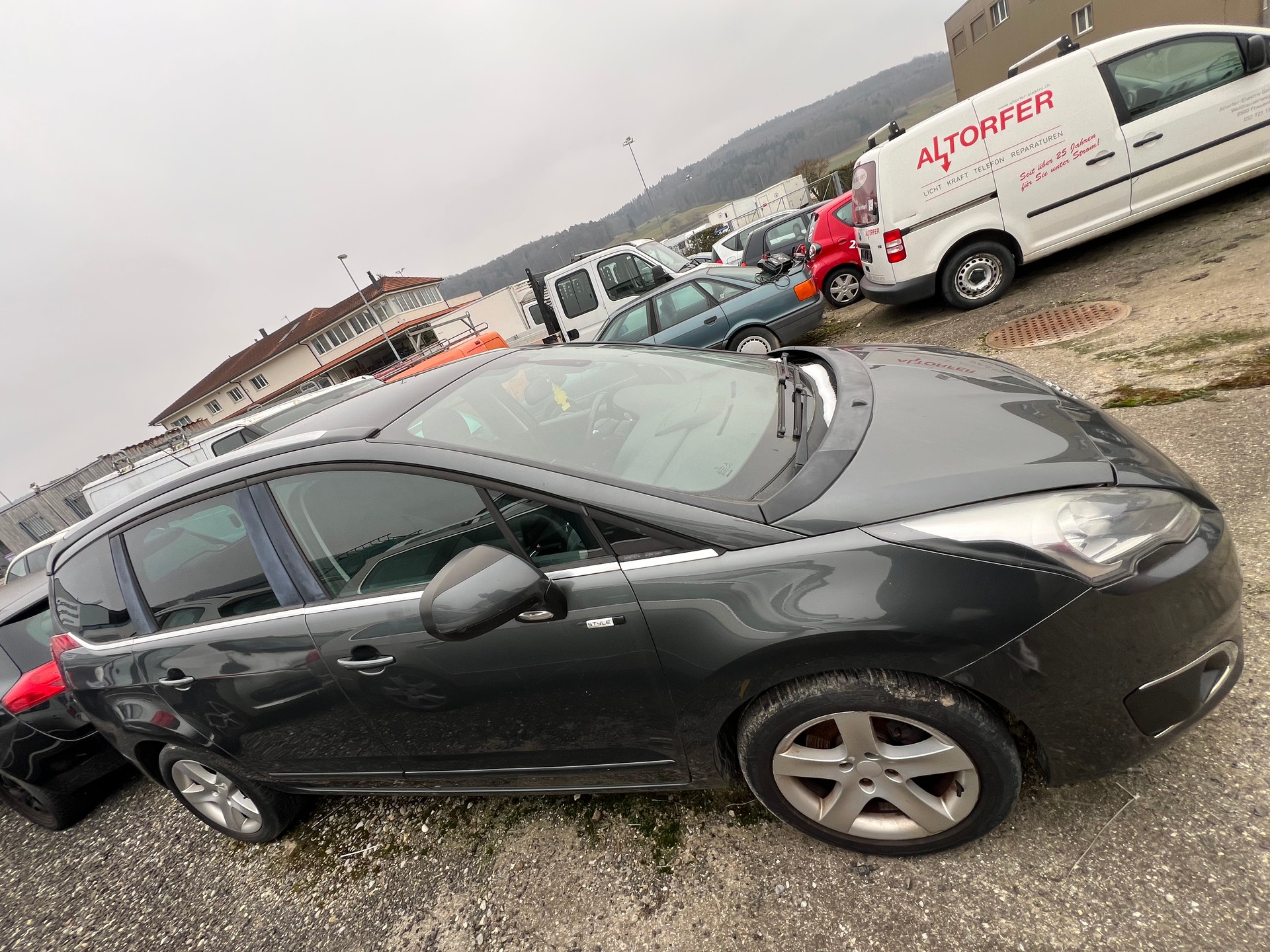 PEUGEOT 5008 1.6 16V T Swiss Edition-image-3