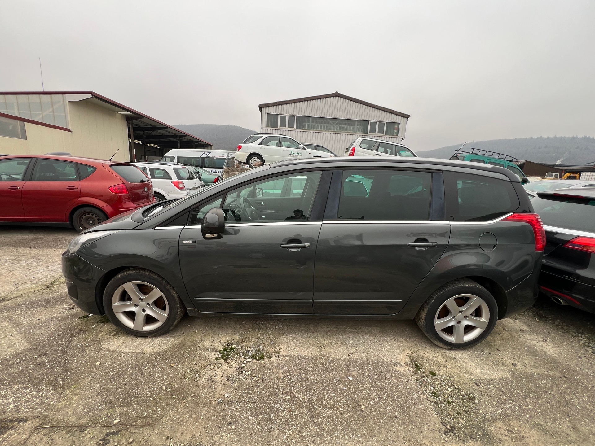 PEUGEOT 5008 1.6 16V T Swiss Edition-image-6