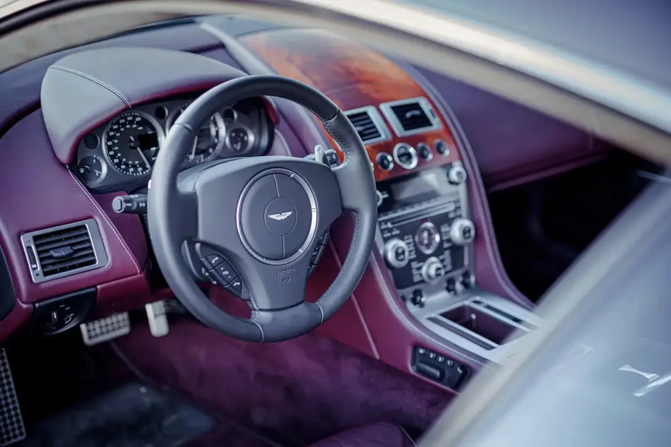 ASTON MARTIN DB9 Touchtronic 2-image-2