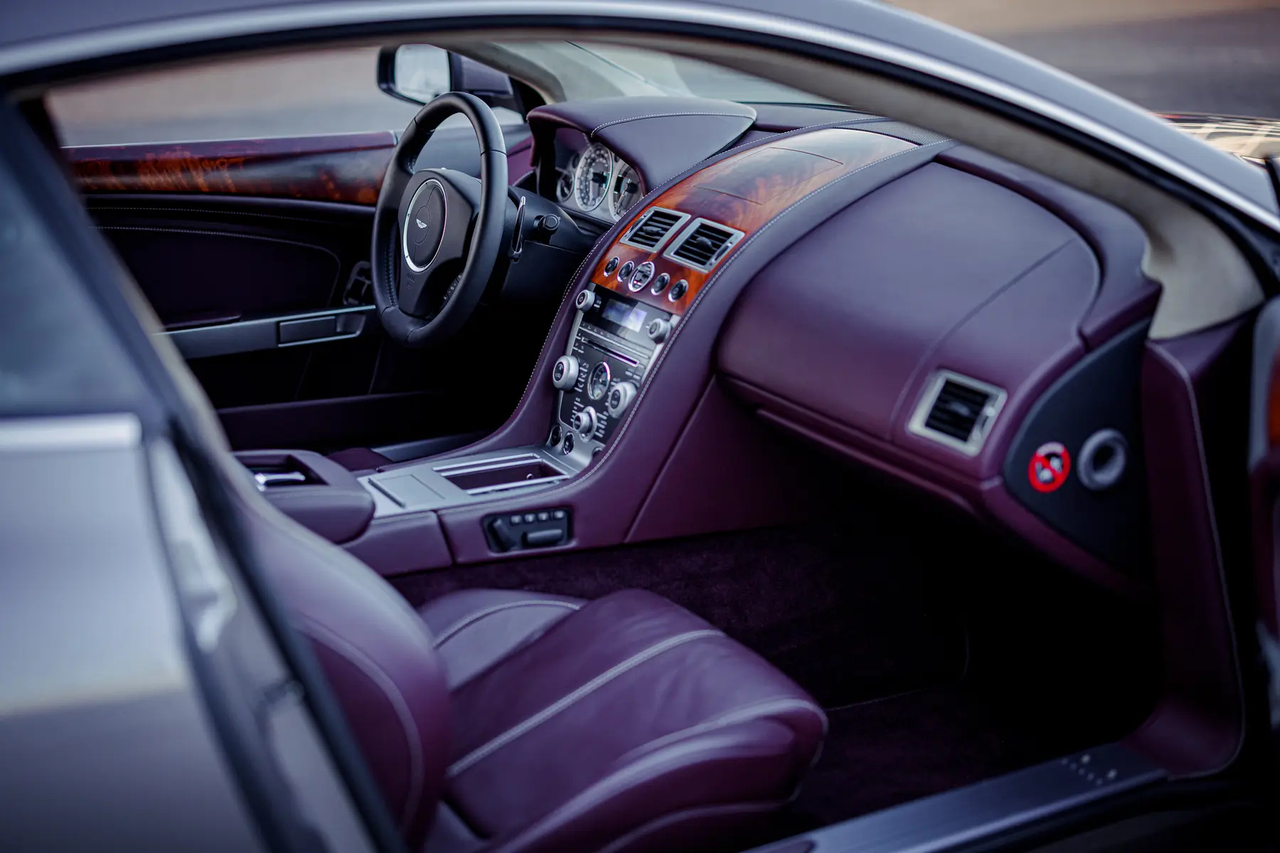 ASTON MARTIN DB9 Touchtronic 2-image-1