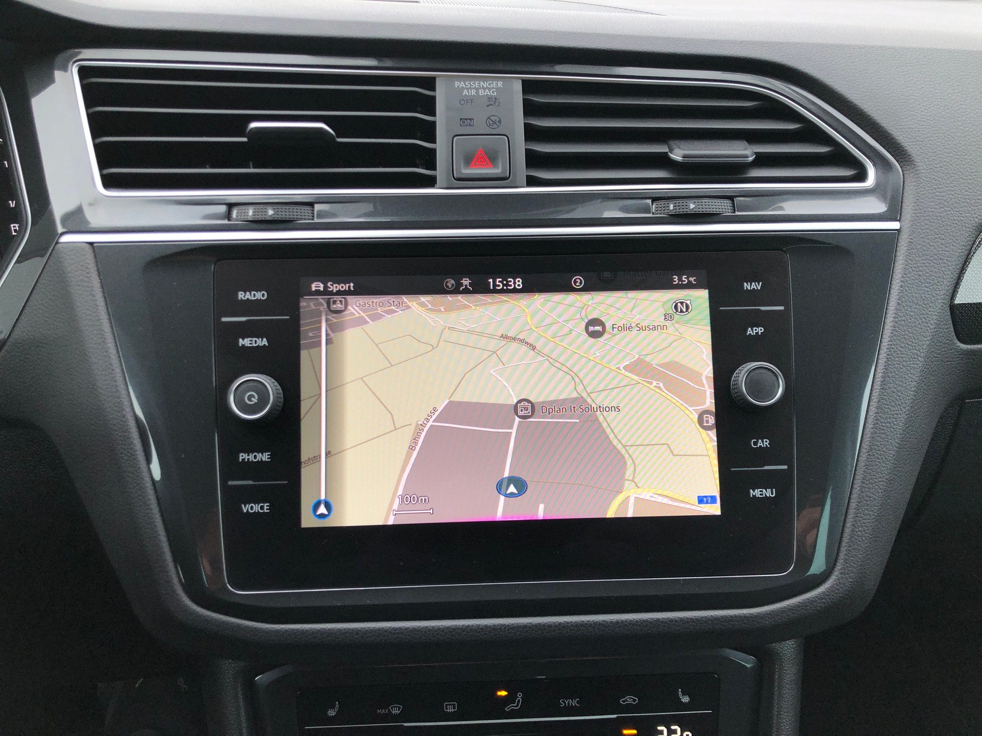 VW Tiguan 2.0 TDI SCR Elegance 4Motion DSG-image-7