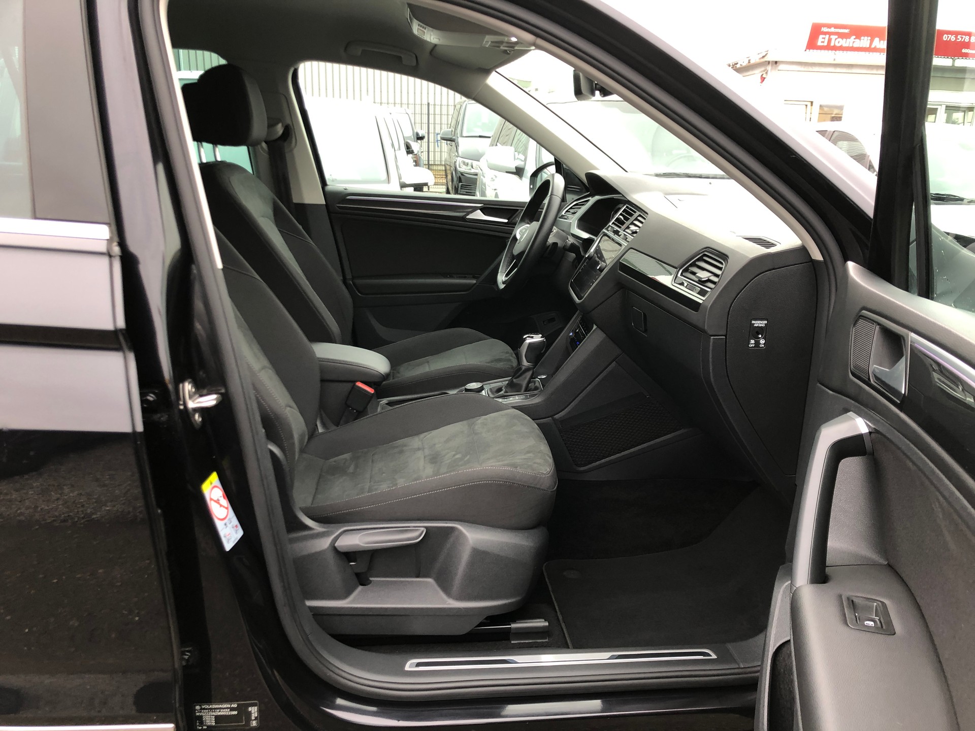 VW Tiguan 2.0 TDI SCR Elegance 4Motion DSG-image-11