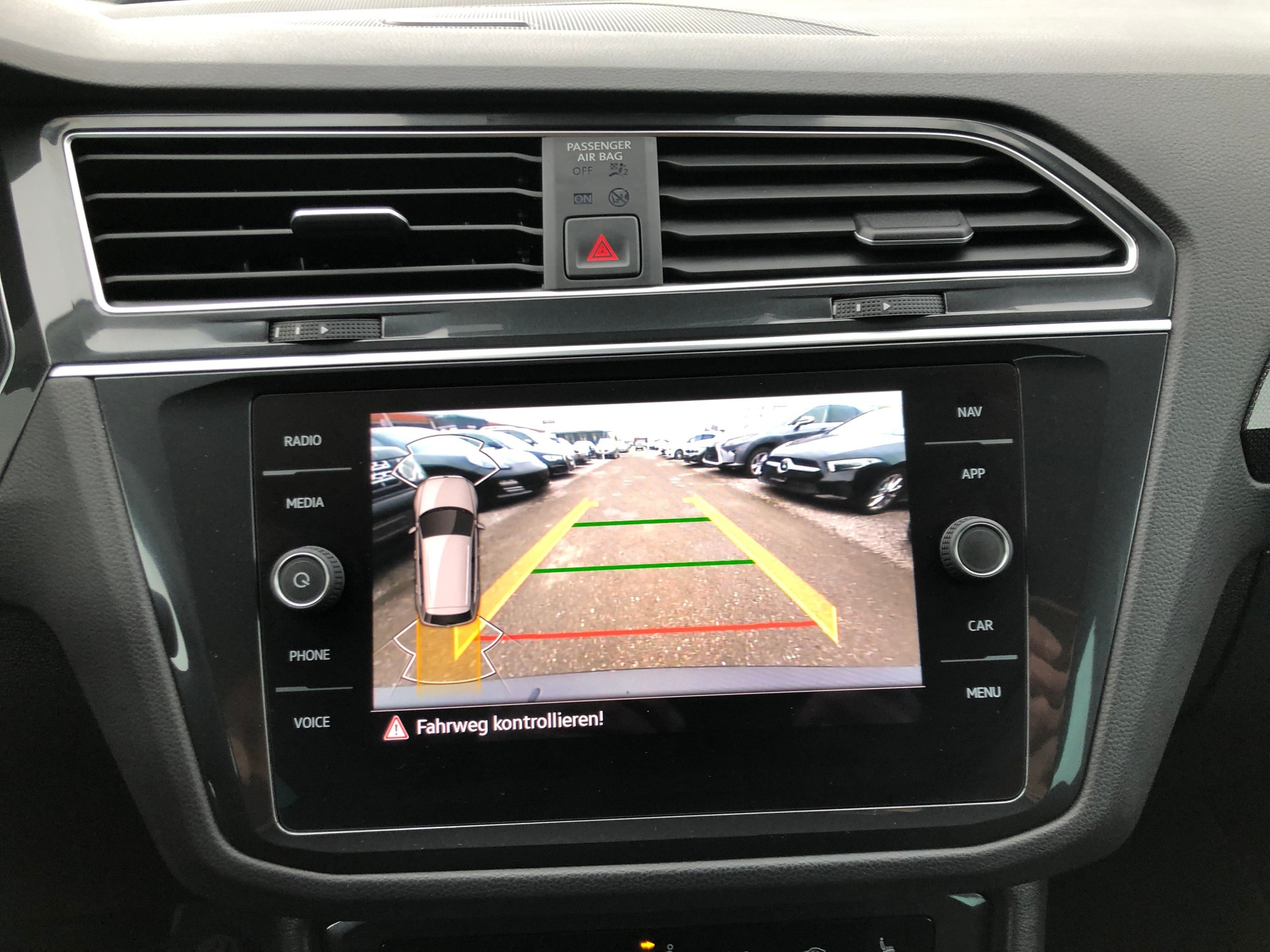 VW Tiguan 2.0 TDI SCR Elegance 4Motion DSG-image-6