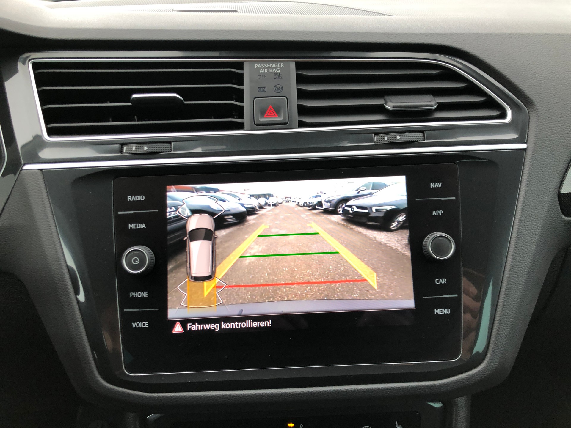 VW Tiguan 2.0 TDI SCR Elegance 4Motion DSG-image-6