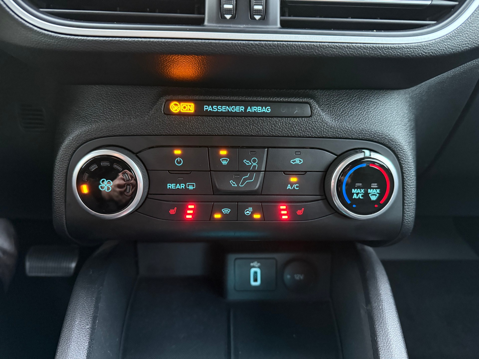 FORD Focus Station Wagon 1.5 EcoBlue 120 Cool & Connect-image-18