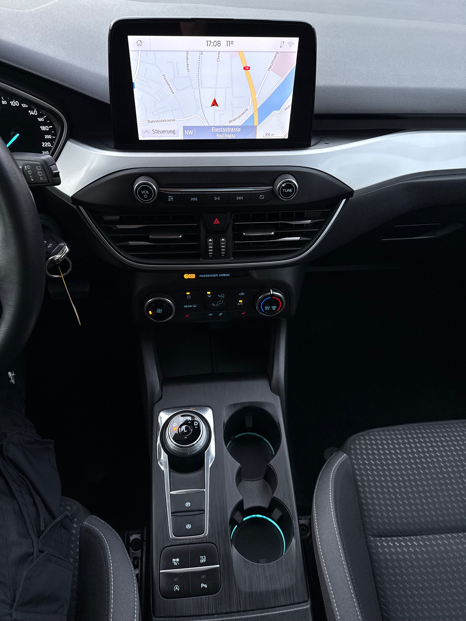 FORD Focus Station Wagon 1.5 EcoBlue 120 Cool & Connect-image-16