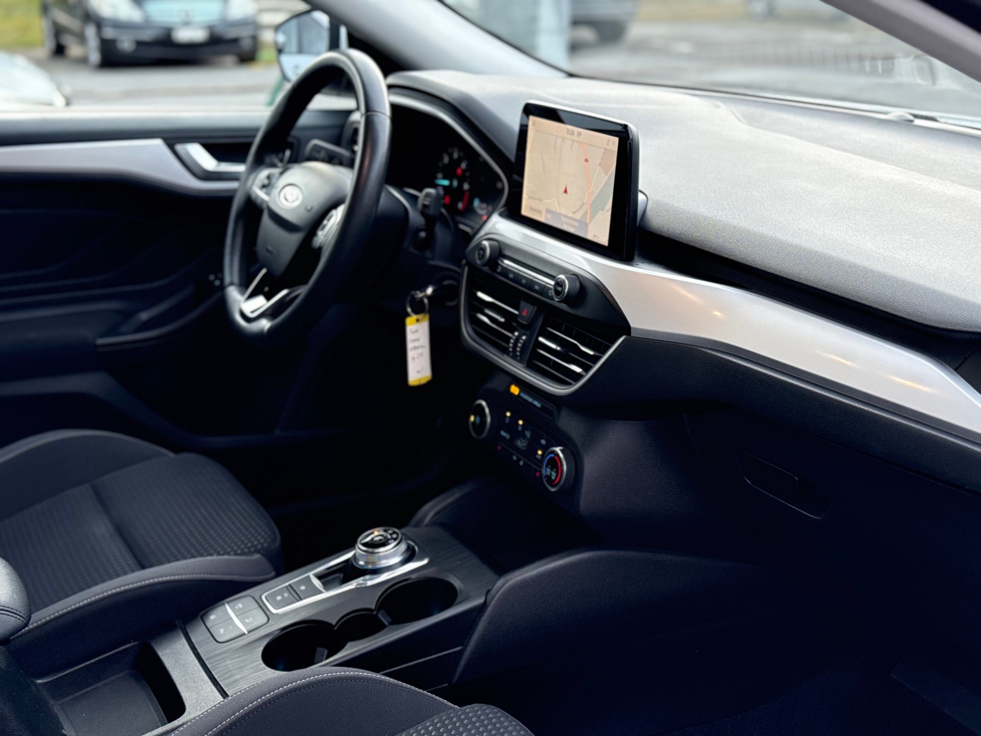 FORD Focus Station Wagon 1.5 EcoBlue 120 Cool & Connect-image-13