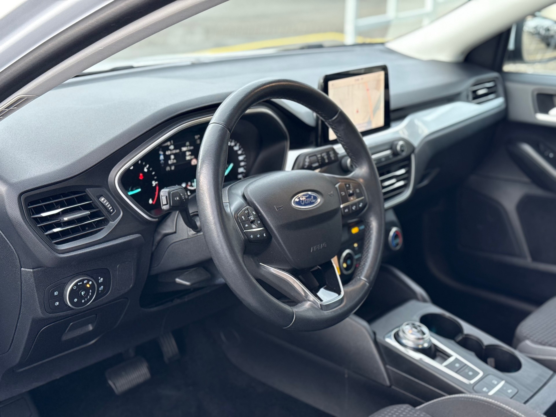 FORD Focus Station Wagon 1.5 EcoBlue 120 Cool & Connect-image-6