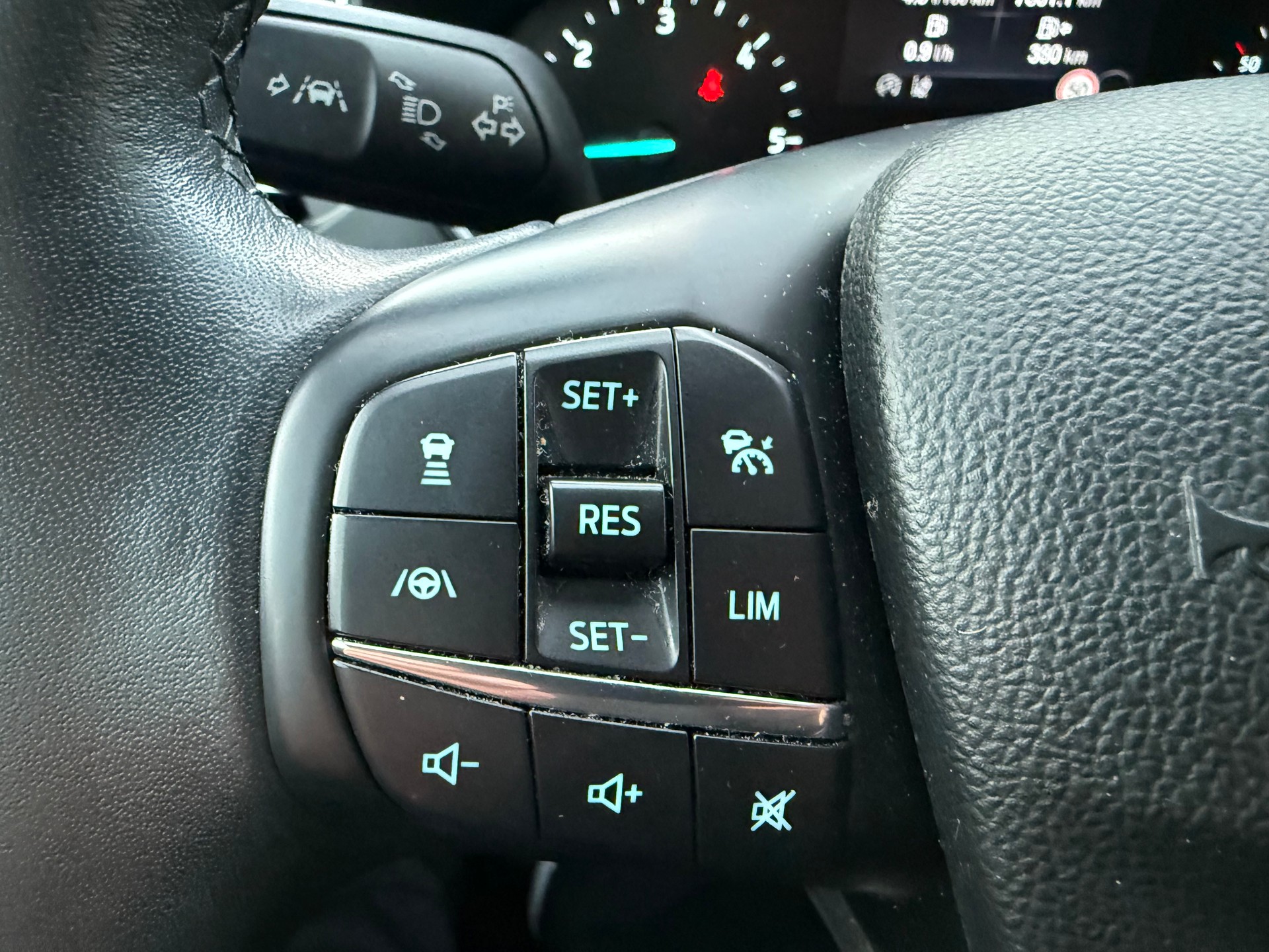FORD Focus Station Wagon 1.5 EcoBlue 120 Cool & Connect-image-20