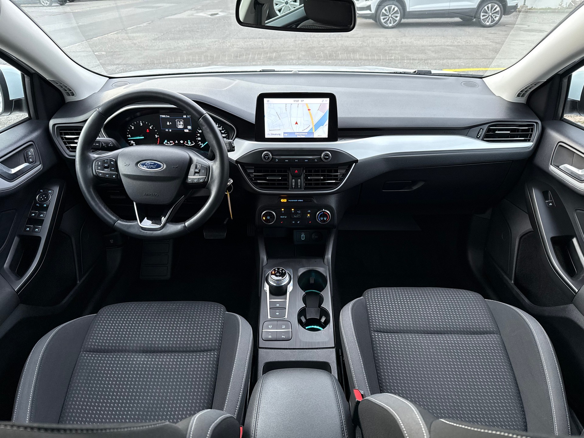 FORD Focus Station Wagon 1.5 EcoBlue 120 Cool & Connect-image-11