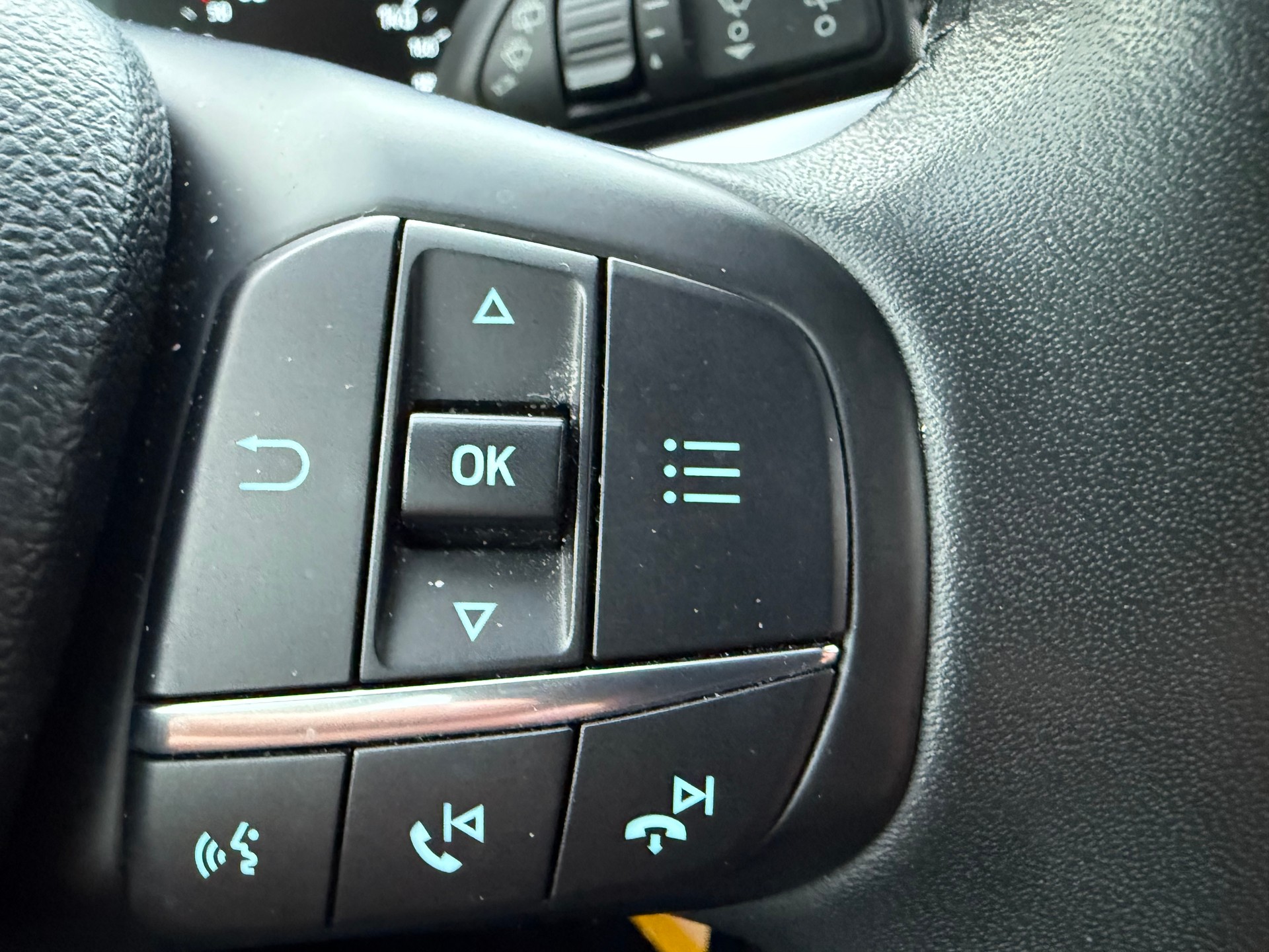 FORD Focus Station Wagon 1.5 EcoBlue 120 Cool & Connect-image-19