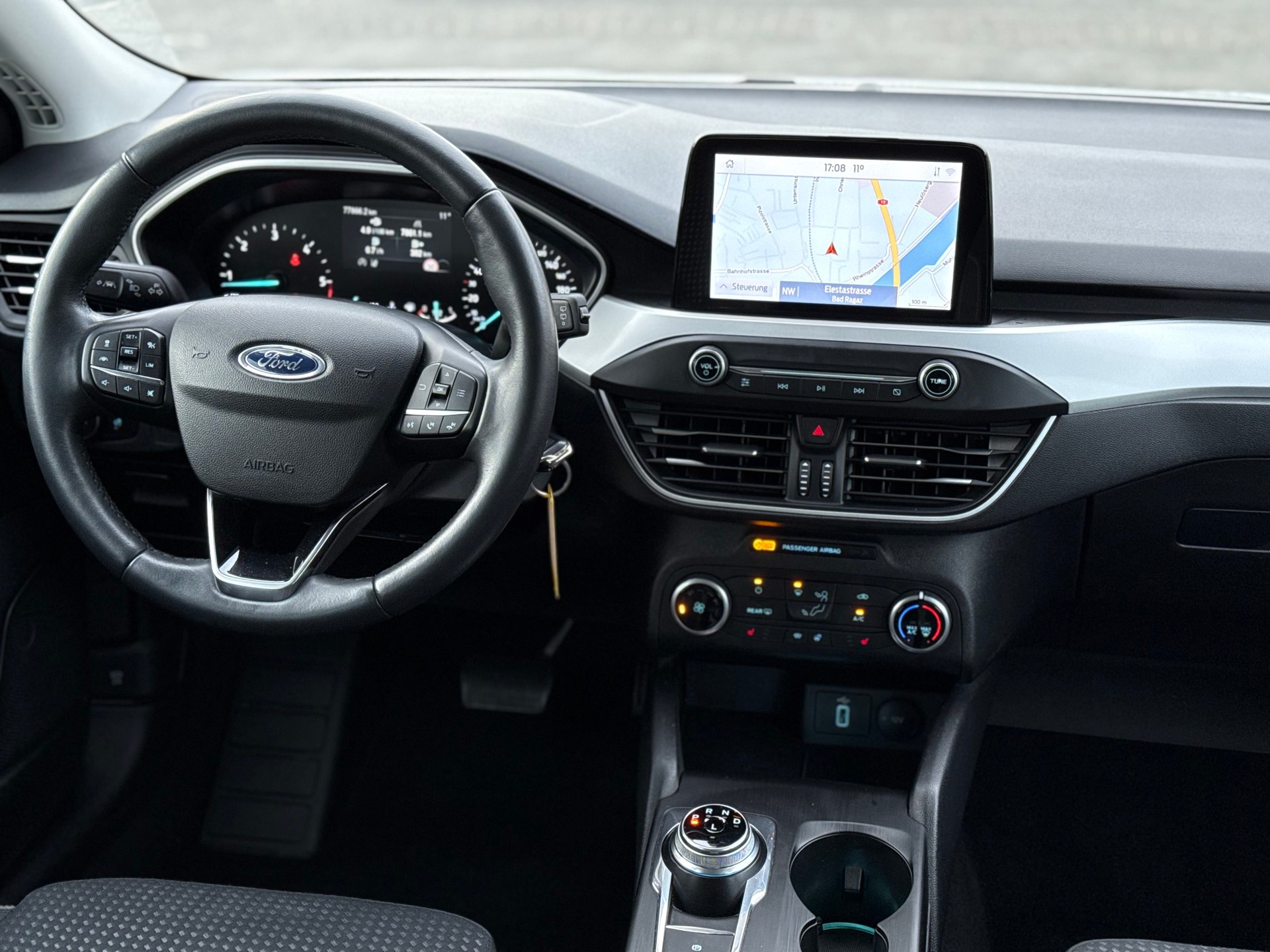FORD Focus Station Wagon 1.5 EcoBlue 120 Cool & Connect-image-12