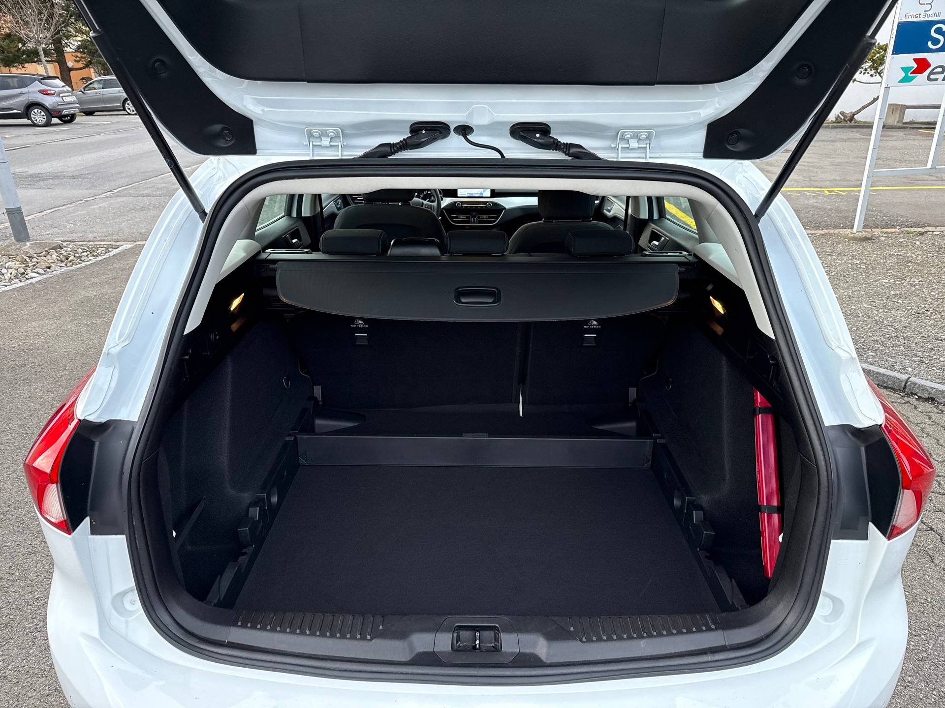 FORD Focus Station Wagon 1.5 EcoBlue 120 Cool & Connect-image-9