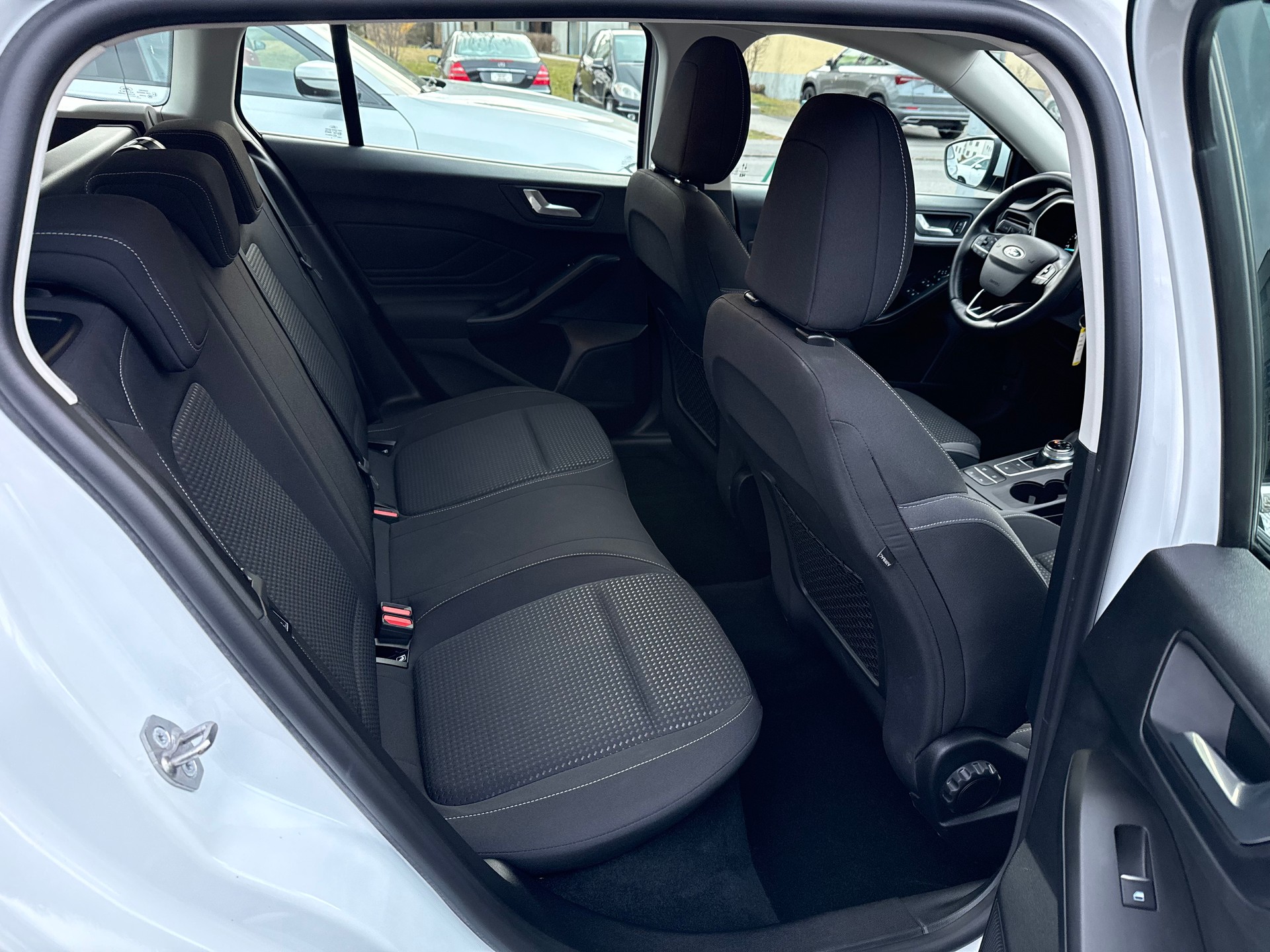FORD Focus Station Wagon 1.5 EcoBlue 120 Cool & Connect-image-10