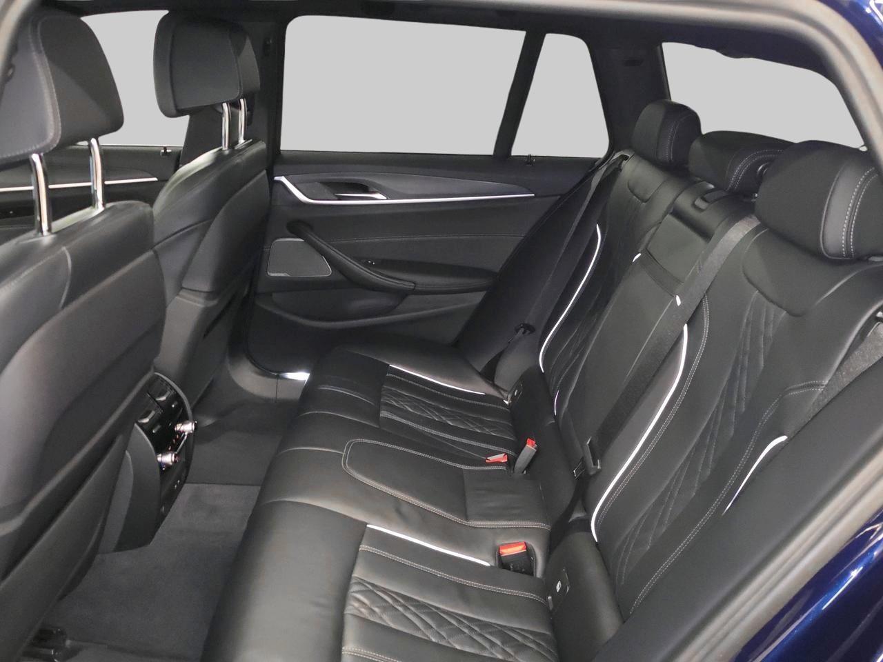 BMW 540i xDrive Touring M Sport-image-21