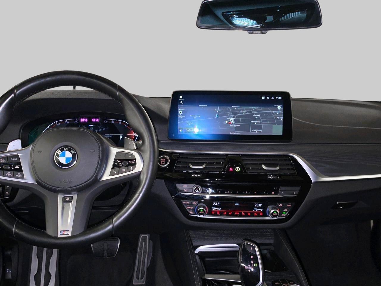 BMW 540i xDrive Touring M Sport-image-15