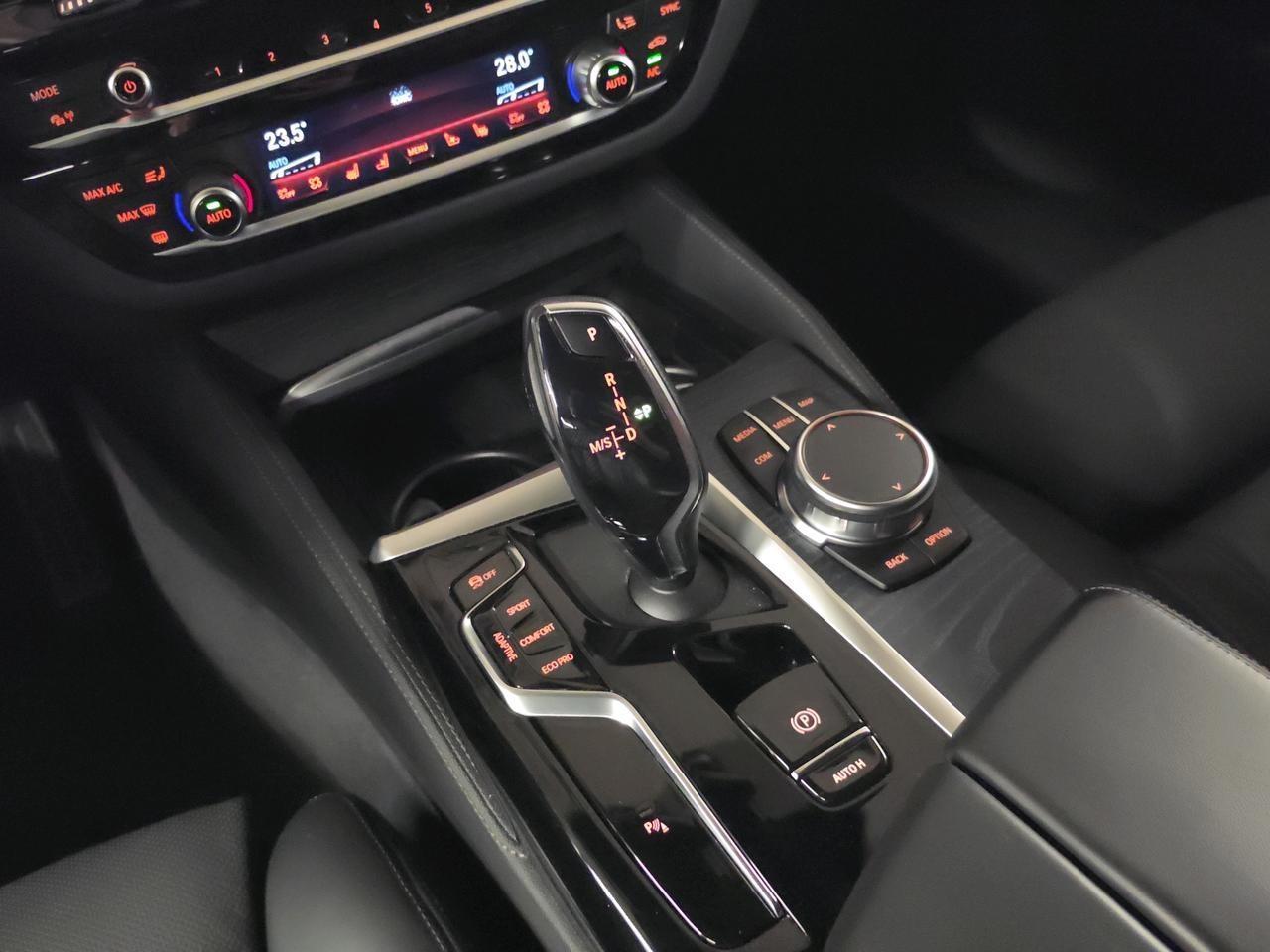 BMW 540i xDrive Touring M Sport-image-17