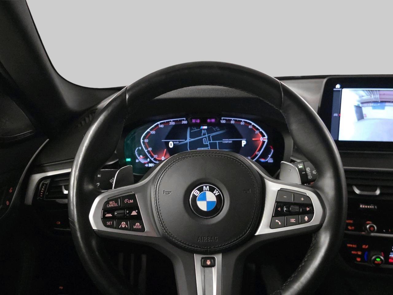 BMW 540i xDrive Touring M Sport-image-16