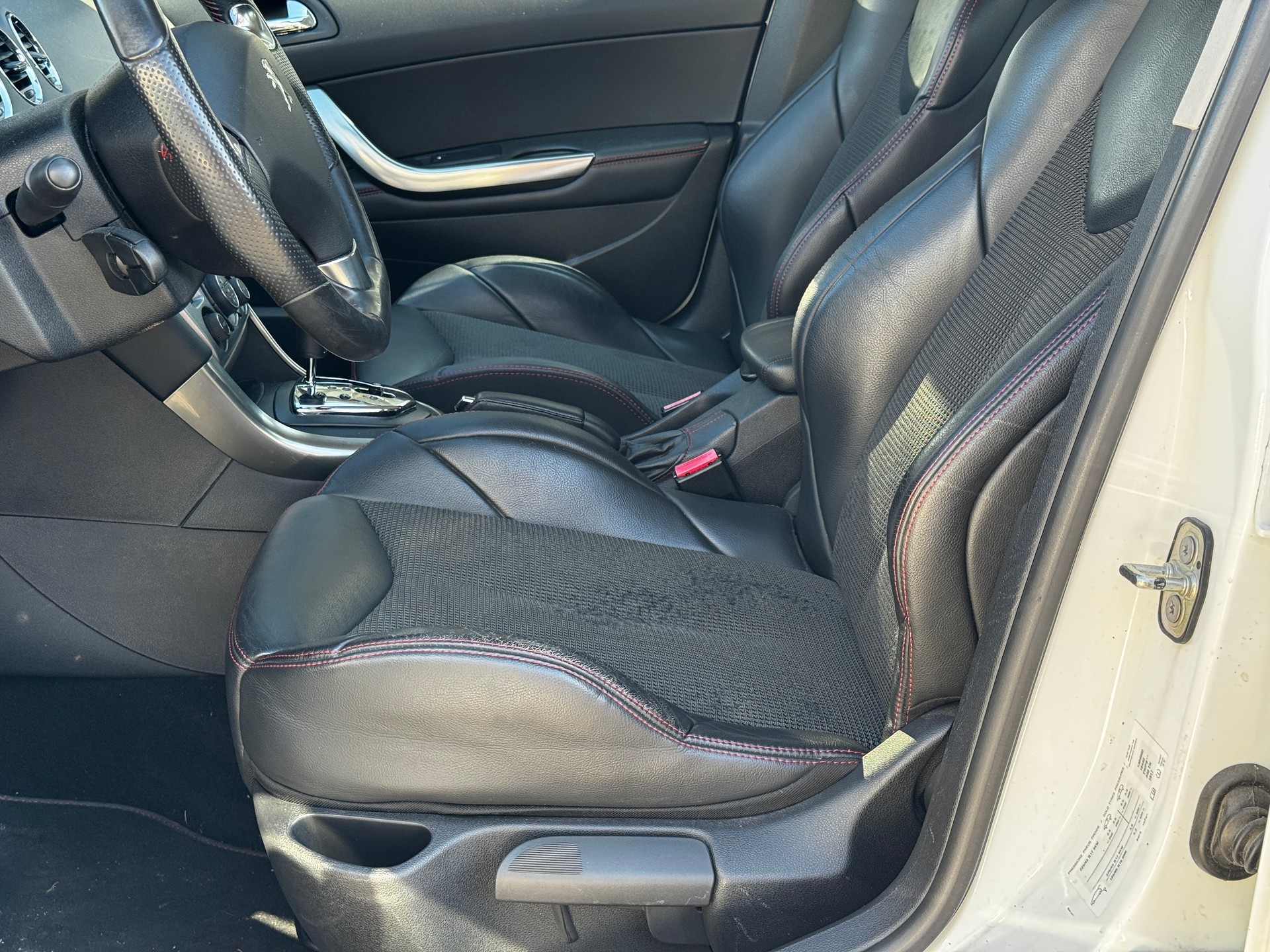 PEUGEOT 308 1.6 16V Turbo Allure Automatic-image-9