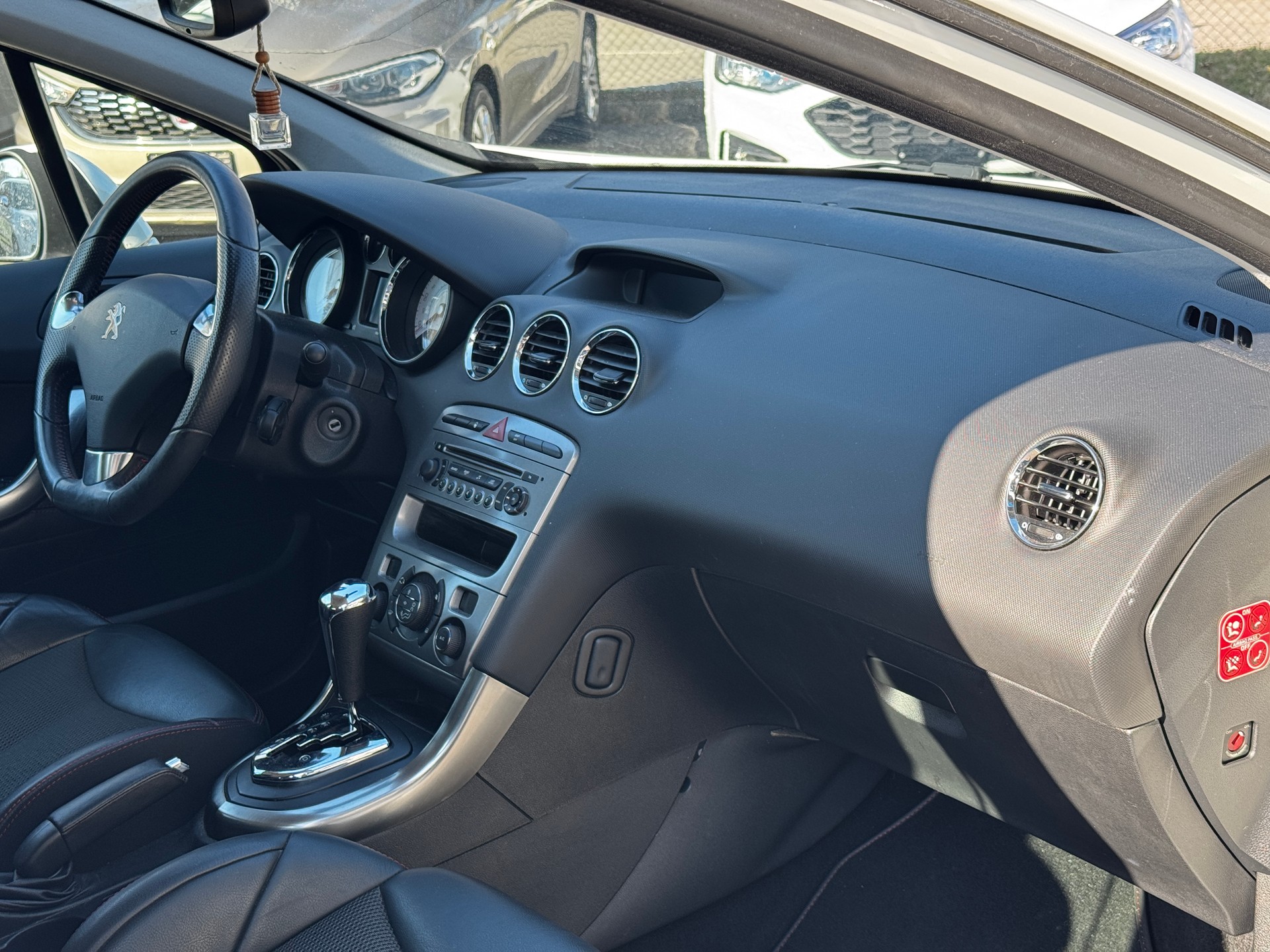 PEUGEOT 308 1.6 16V Turbo Allure Automatic-image-8