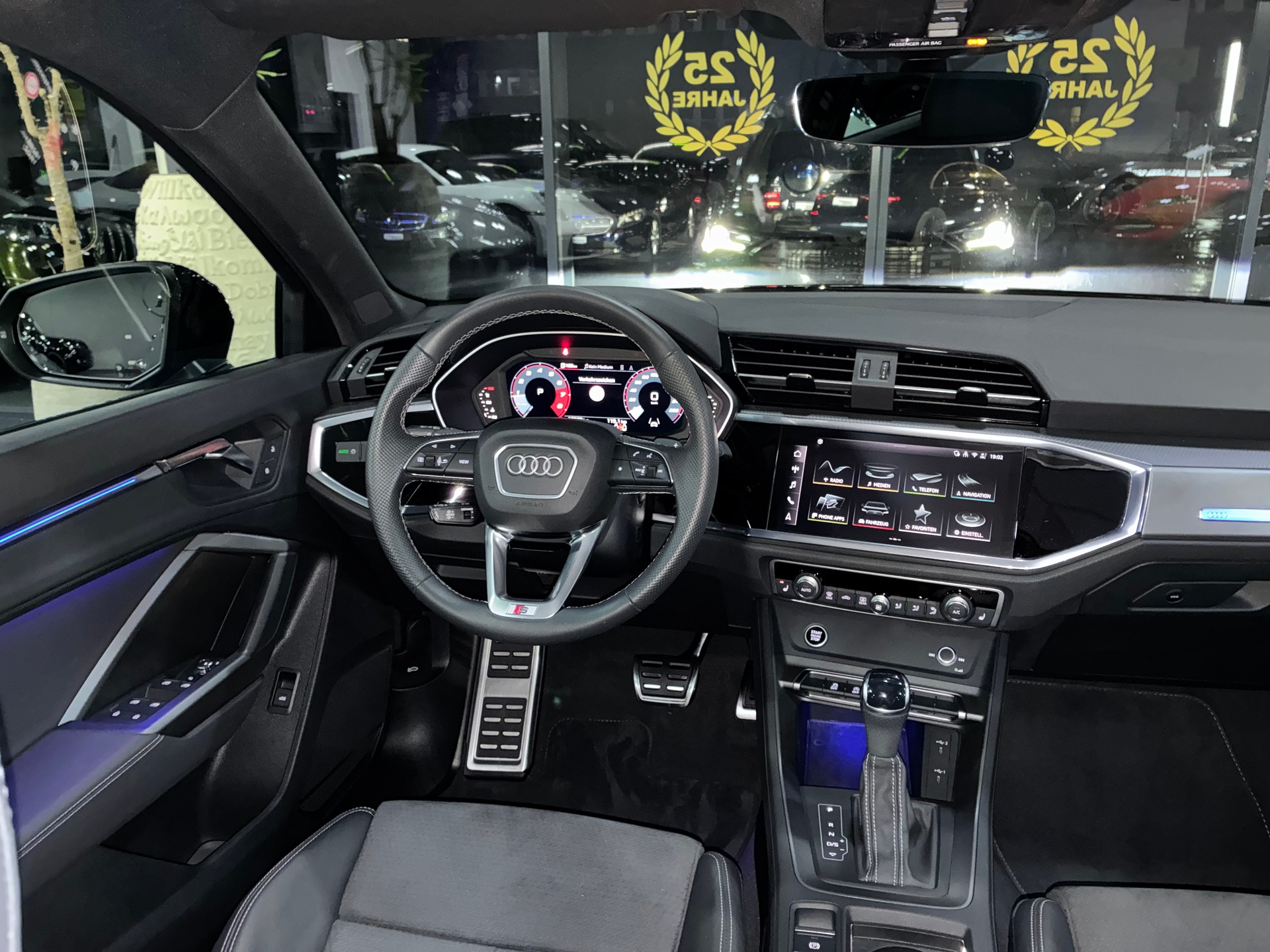 AUDI Q3 35 TFSI S line Attraction S-tronic-image-8