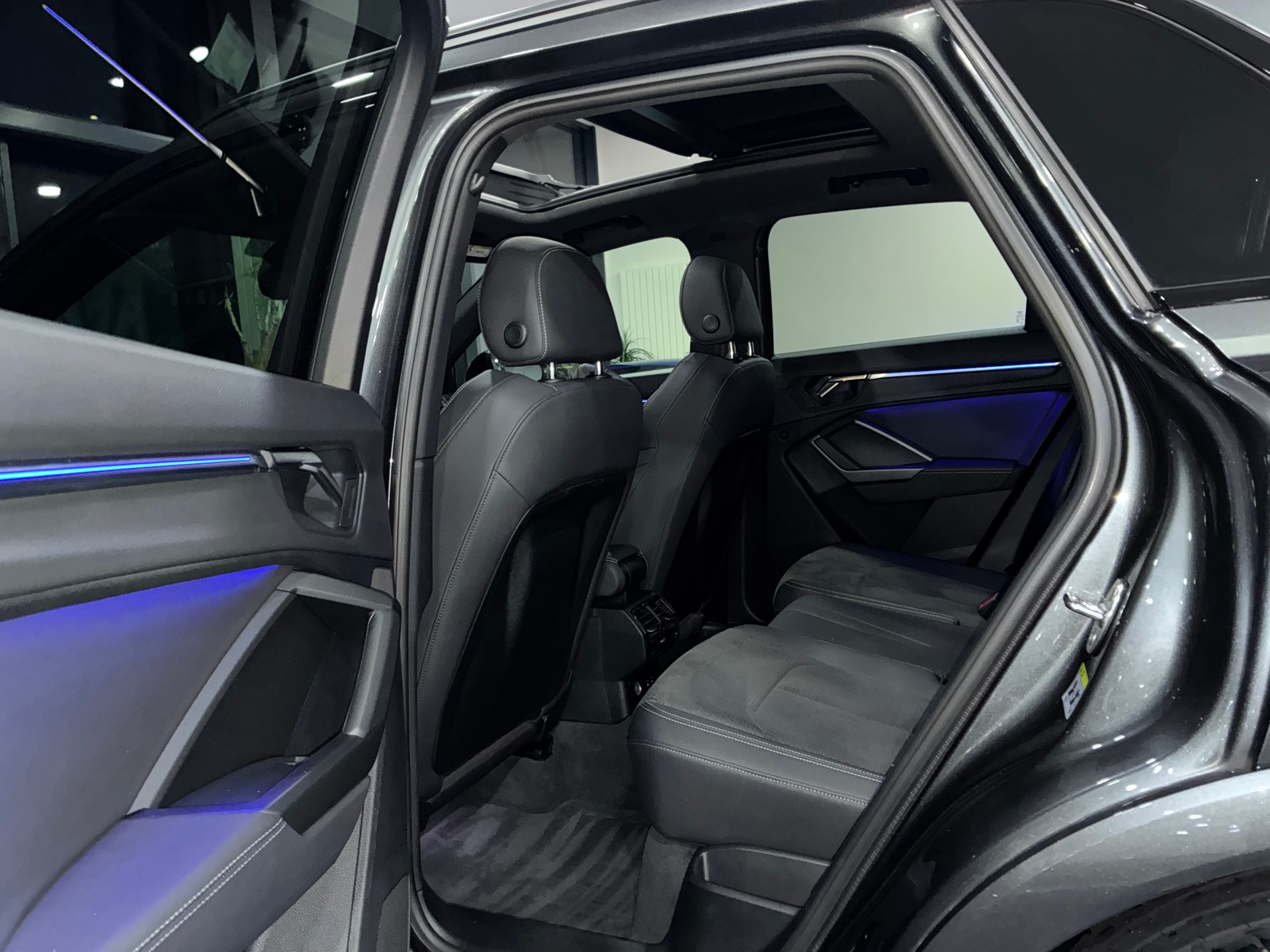 AUDI Q3 35 TFSI S line Attraction S-tronic-image-10