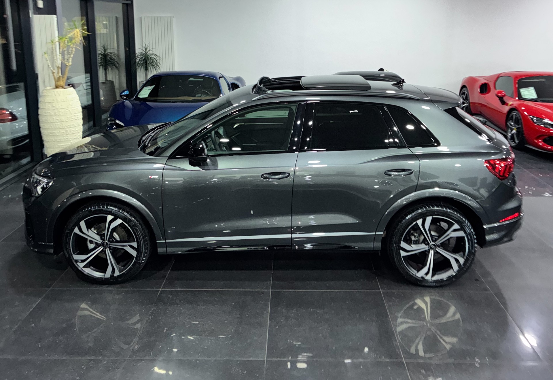 AUDI Q3 35 TFSI S line Attraction S-tronic-image-3