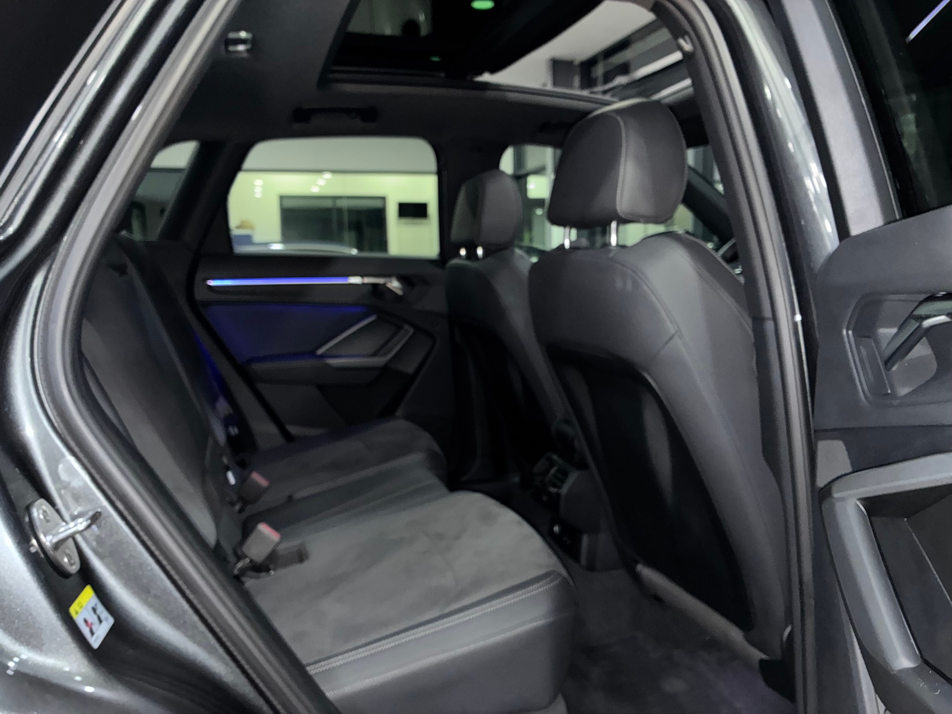 AUDI Q3 35 TFSI S line Attraction S-tronic-image-11