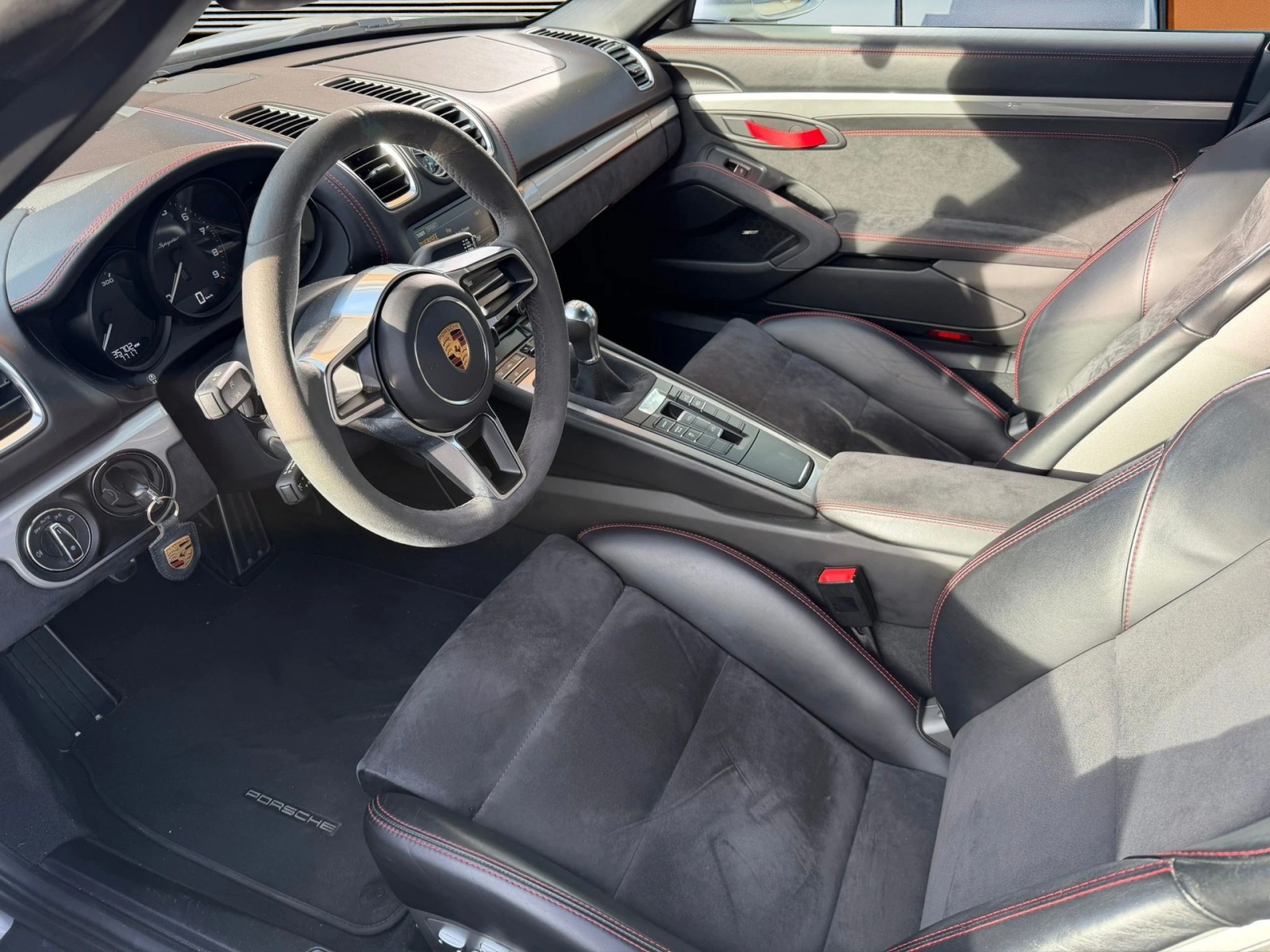 PORSCHE Boxster 3.8 Spyder-image-14