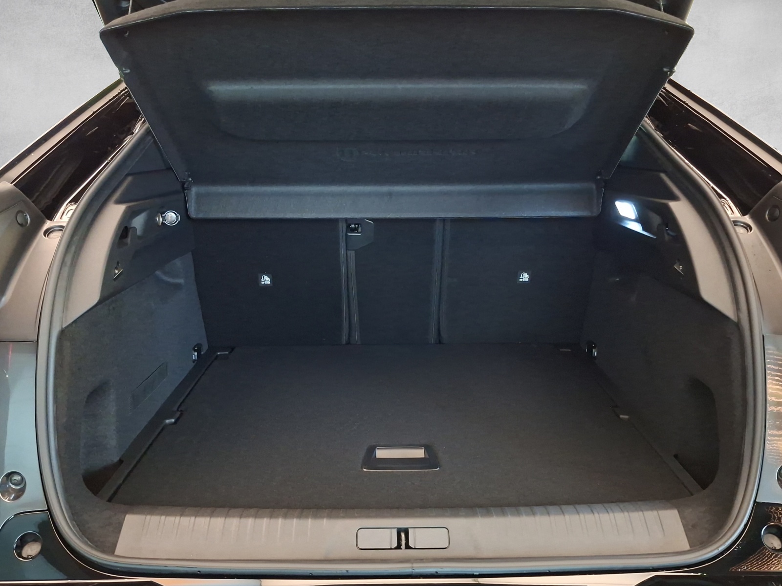 PEUGEOT 3008 e-Launch Edition AWD 73kWh-image-13