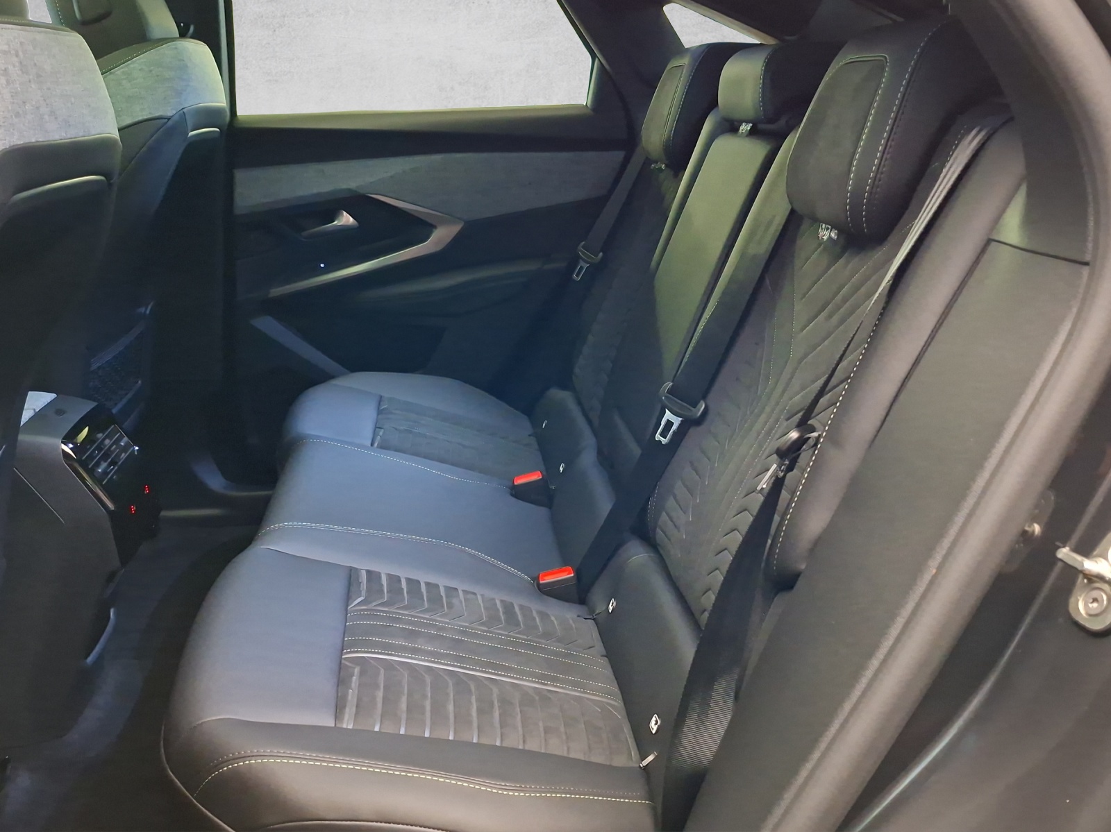 PEUGEOT 3008 e-Launch Edition AWD 73kWh-image-12