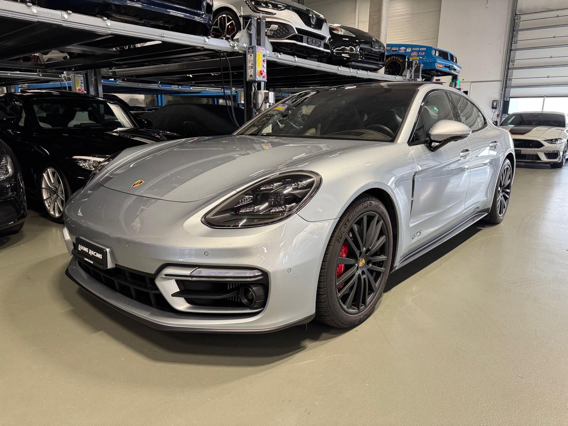 PORSCHE Panamera GTS PDK *PA 11.27*-image-1