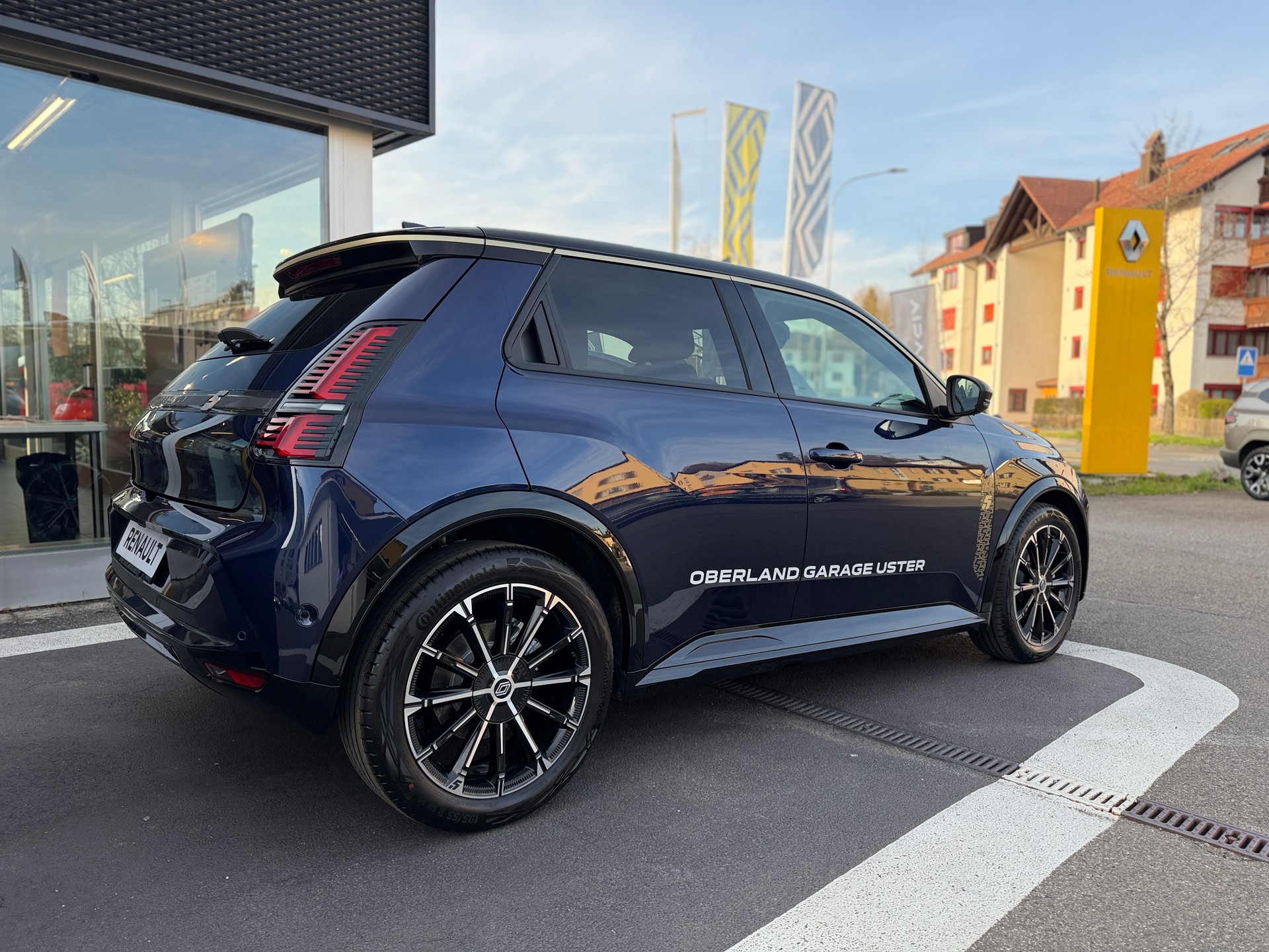RENAULT R5 E-Tech Comfort Range 52 kWh Iconic Five-showroom-element-1