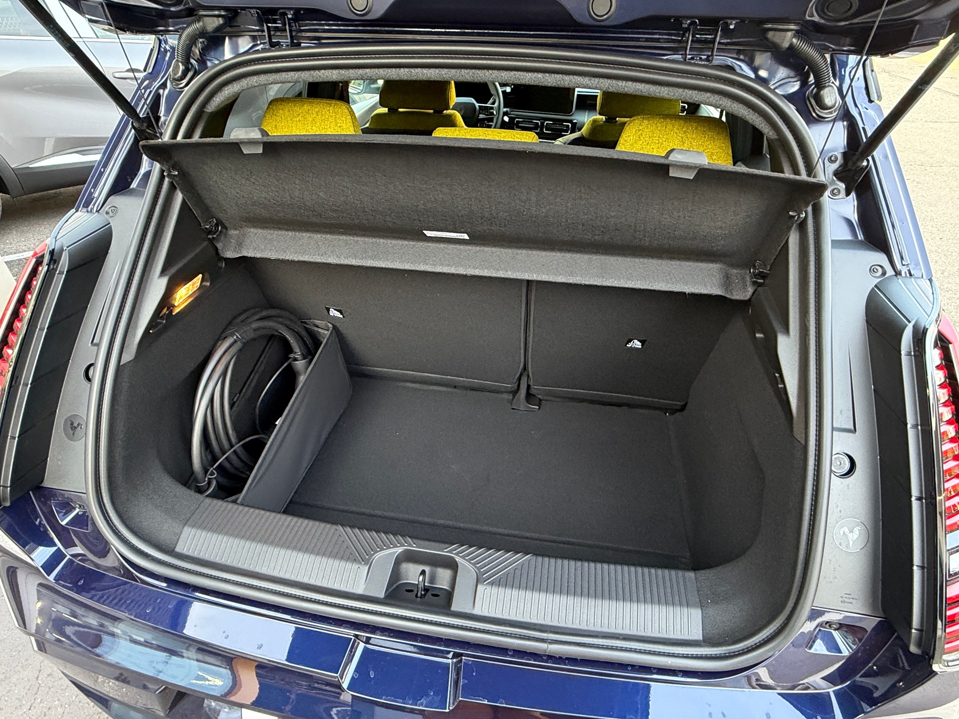RENAULT R5 E-Tech Comfort Range 52 kWh Iconic Five-image-6